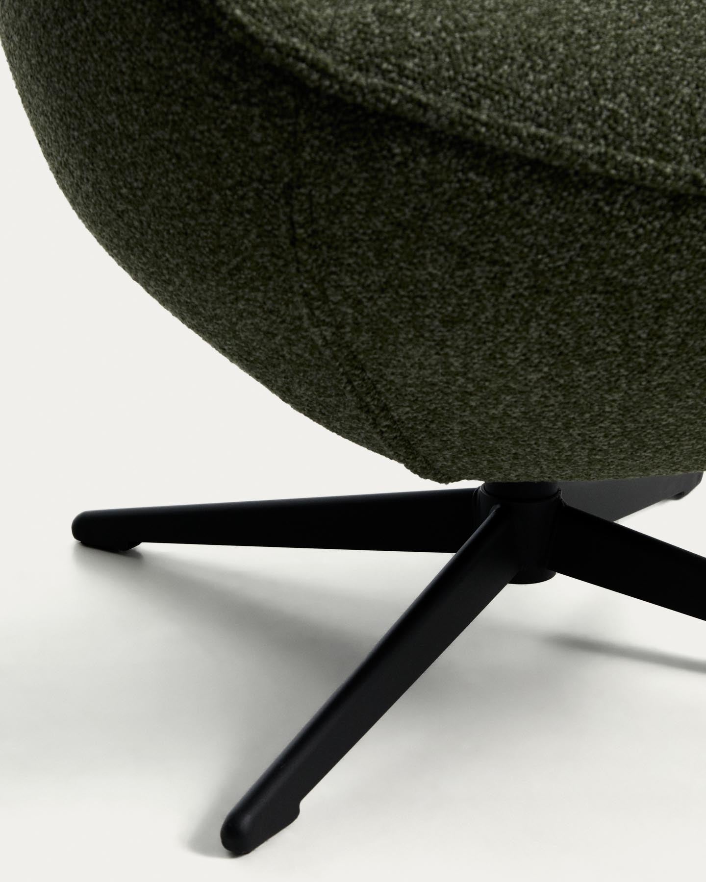 Drehsessel Sorile mit dunkelgrüner Chenille und schwarz lackiertem Stahl, FSC 100 % in Dunkelgrün präsentiert im Onlineshop von KAQTU Design AG. Drehsessel ist von Kave Home