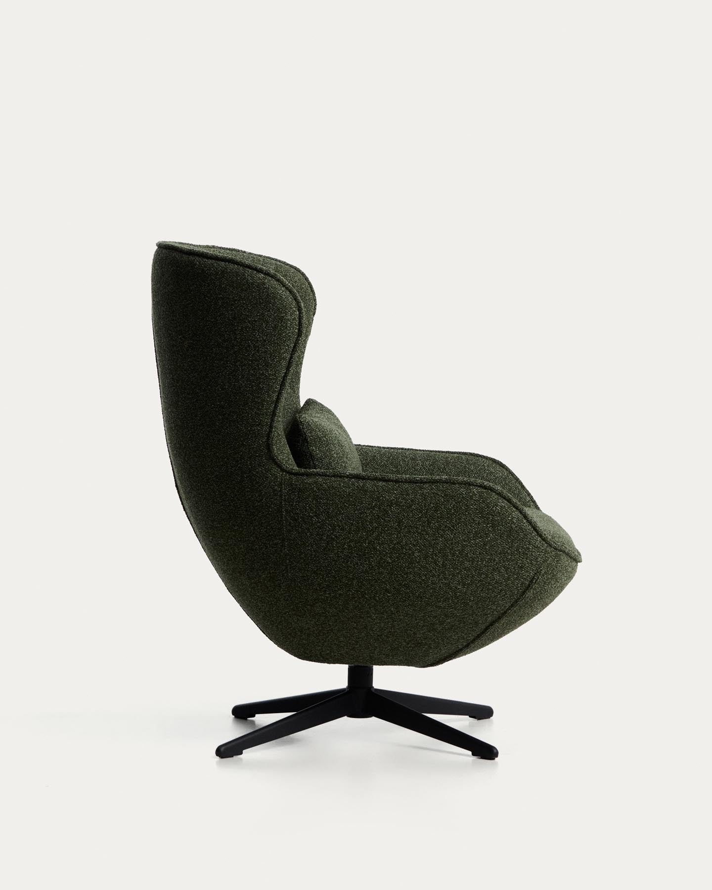 Drehsessel Sorile mit dunkelgrüner Chenille und schwarz lackiertem Stahl, FSC 100 % in Dunkelgrün präsentiert im Onlineshop von KAQTU Design AG. Drehsessel ist von Kave Home