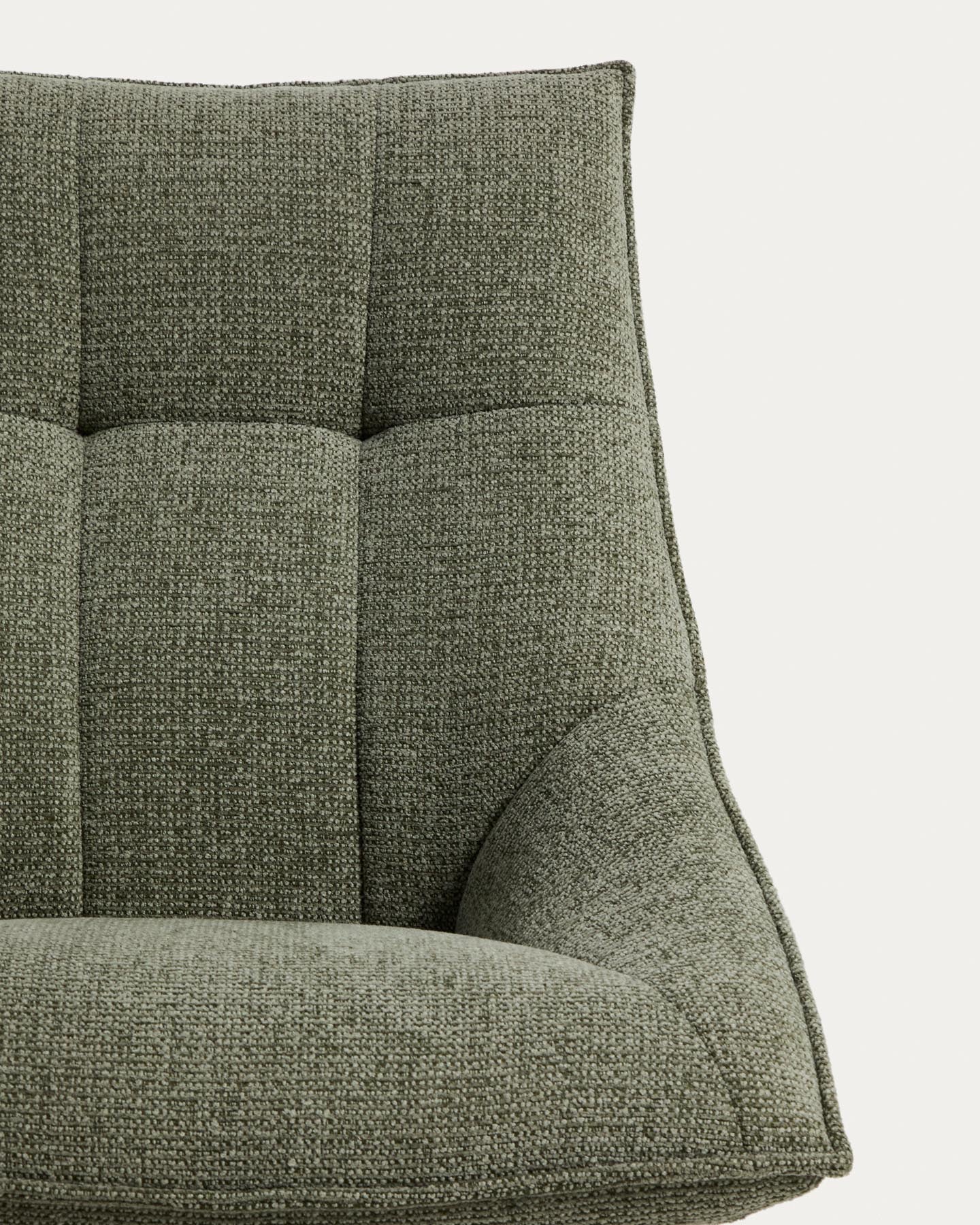 Drehsessel Dirala mit grüner Chenille und schwarz lackiertem Stahl, FSC 100 % in Hellgrün präsentiert im Onlineshop von KAQTU Design AG. Drehsessel ist von Kave Home