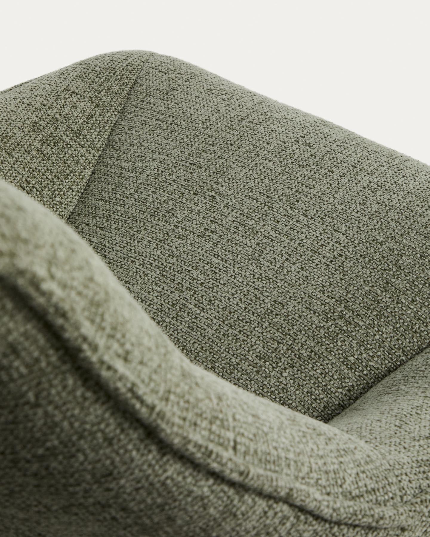 Drehsessel Dirala mit grüner Chenille und schwarz lackiertem Stahl, FSC 100 % in Hellgrün präsentiert im Onlineshop von KAQTU Design AG. Drehsessel ist von Kave Home