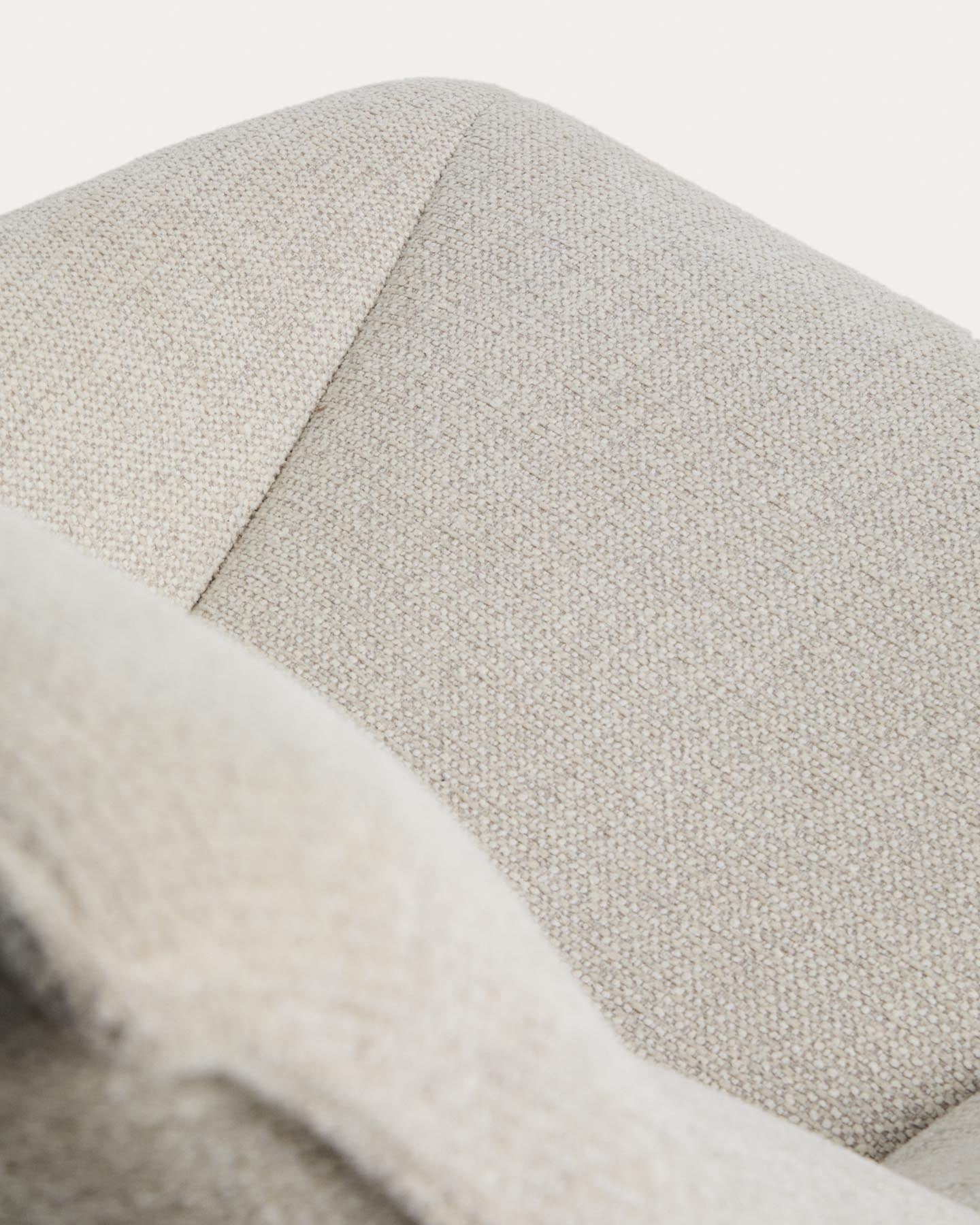 Drehsessel Dirala mit beiger Chenille und schwarz lackiertem Stahl, FSC 100 % in Beige präsentiert im Onlineshop von KAQTU Design AG. Drehsessel ist von Kave Home