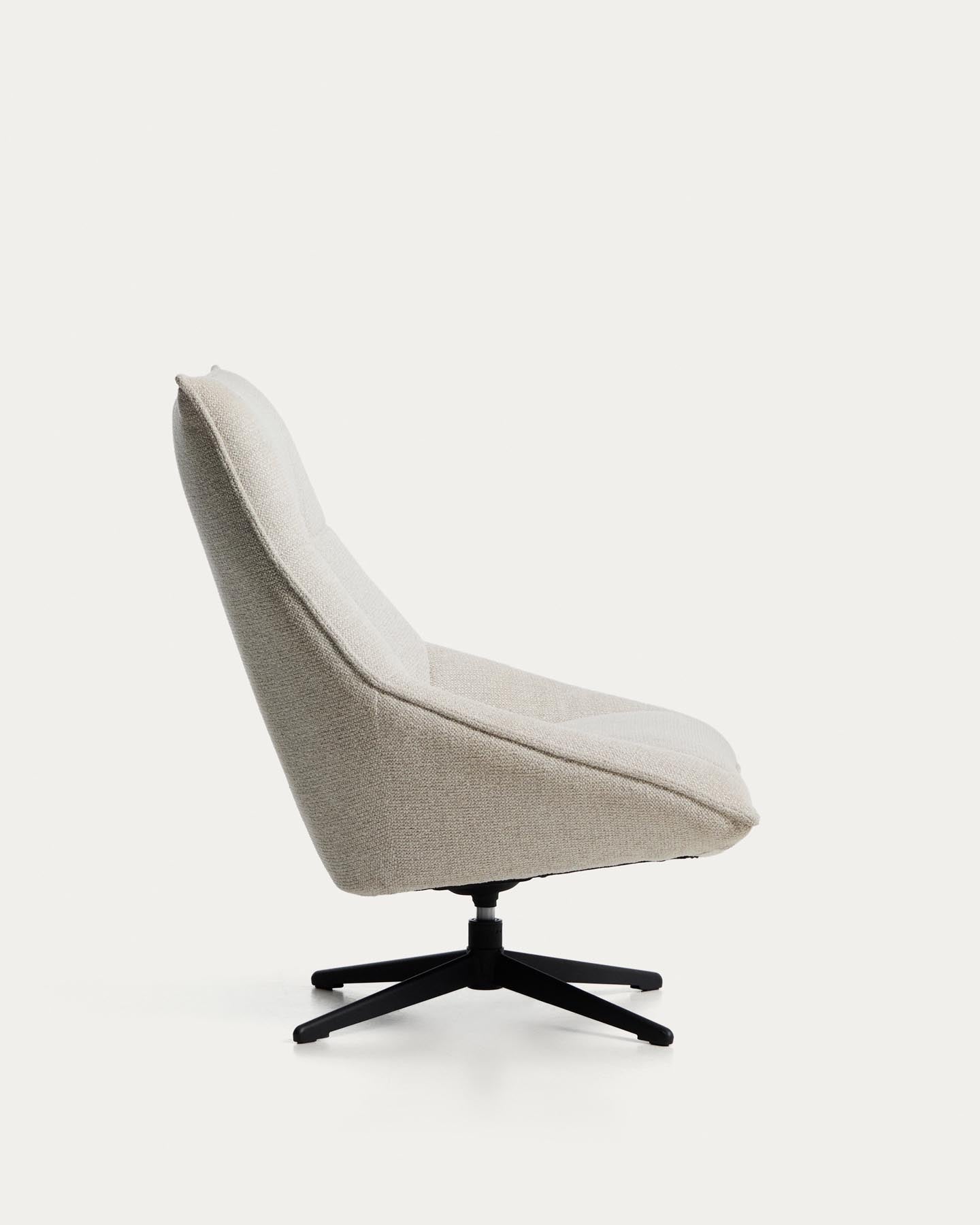 Drehsessel Dirala mit beiger Chenille und schwarz lackiertem Stahl, FSC 100 % in Beige präsentiert im Onlineshop von KAQTU Design AG. Drehsessel ist von Kave Home