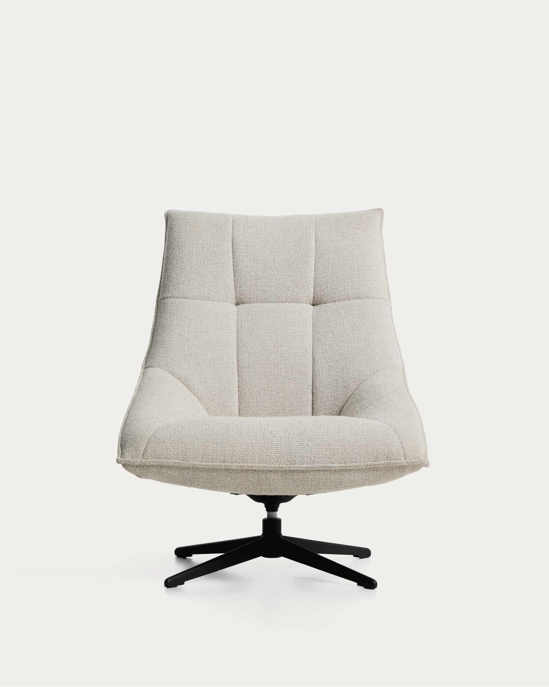 Drehsessel Dirala mit beiger Chenille und schwarz lackiertem Stahl, FSC 100 % in Beige präsentiert im Onlineshop von KAQTU Design AG. Drehsessel ist von Kave Home