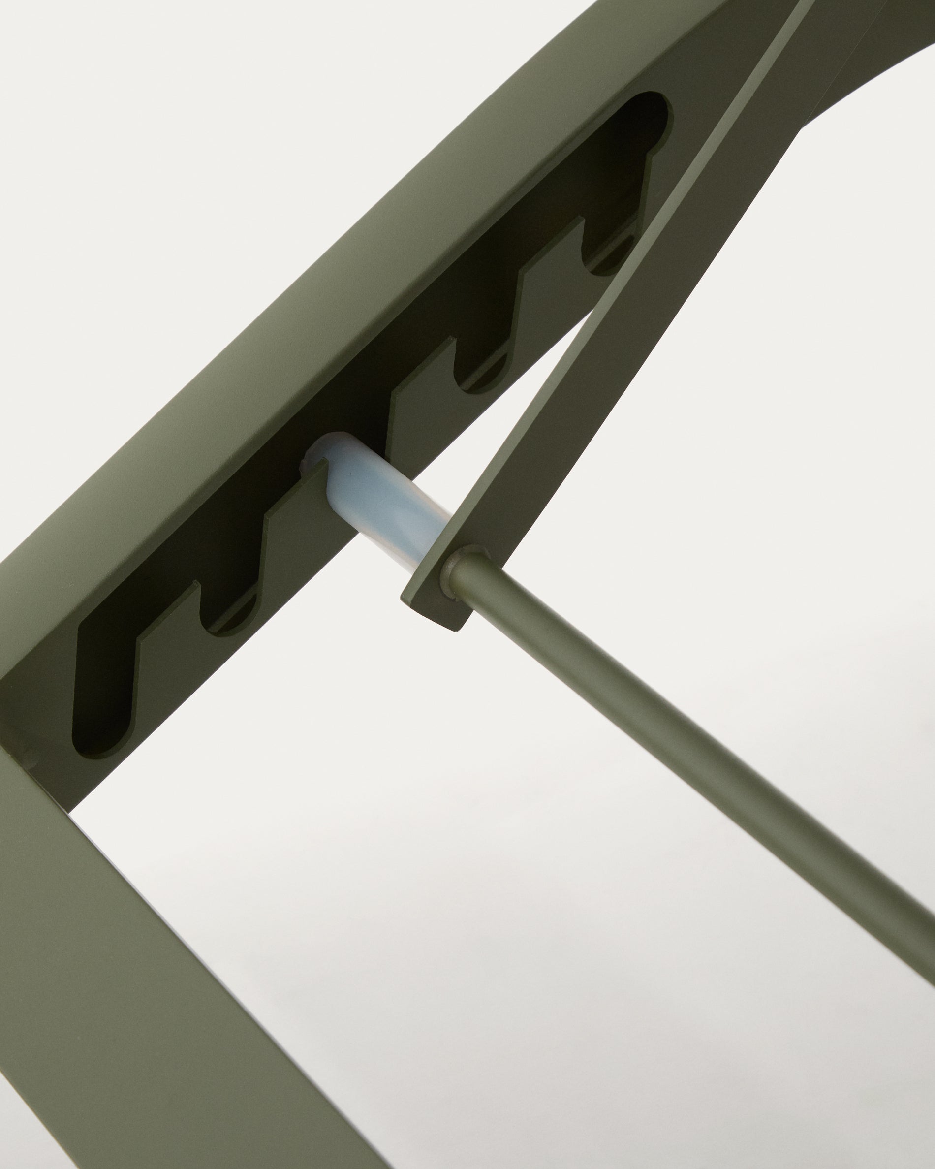 Sonnenliege Capraia aus Aluminium in Grün in Grün präsentiert im Onlineshop von KAQTU Design AG. Liegestuhl ist von Kave Home