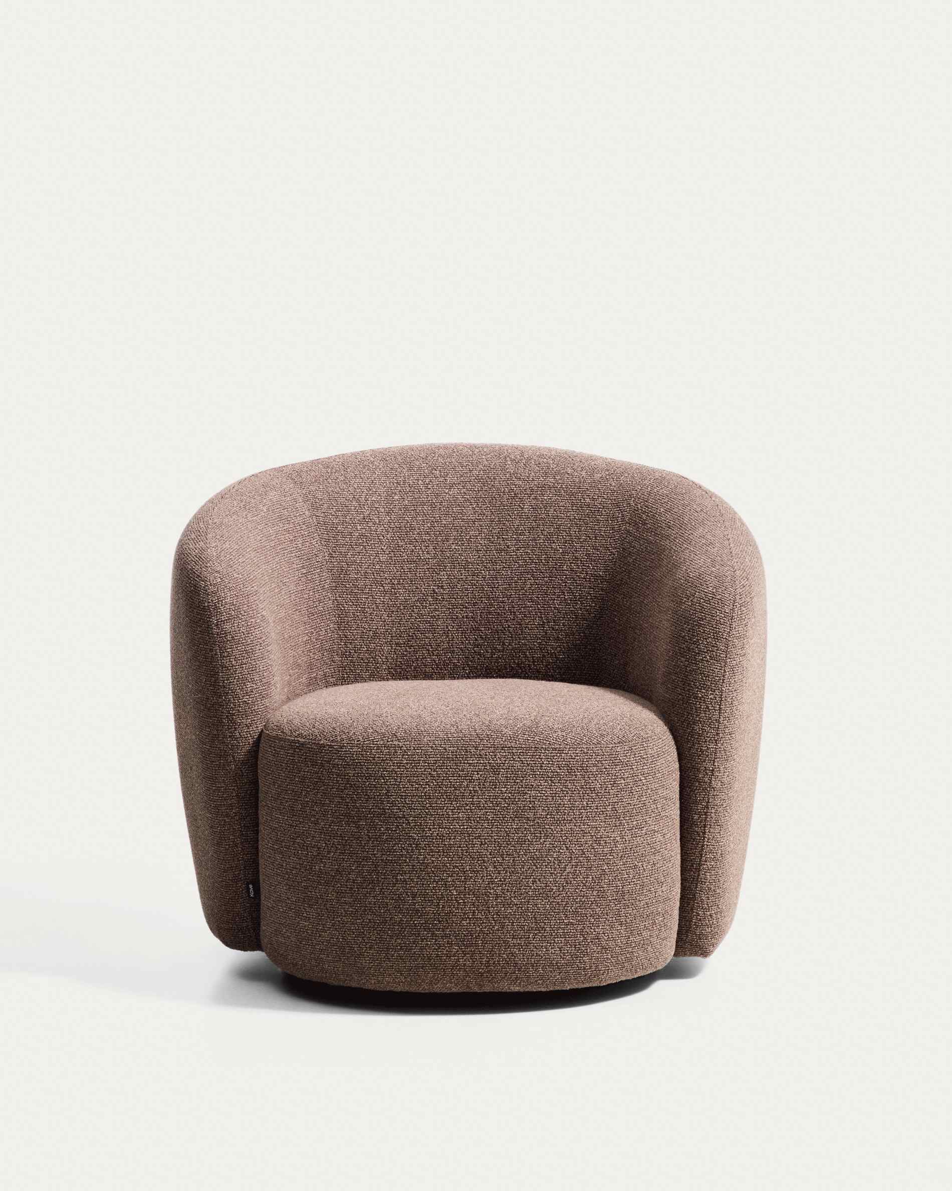 Drehsessel Odenia mit braunem Micro-Bouclé in Dunkelbraun präsentiert im Onlineshop von KAQTU Design AG. Drehsessel ist von Kave Home