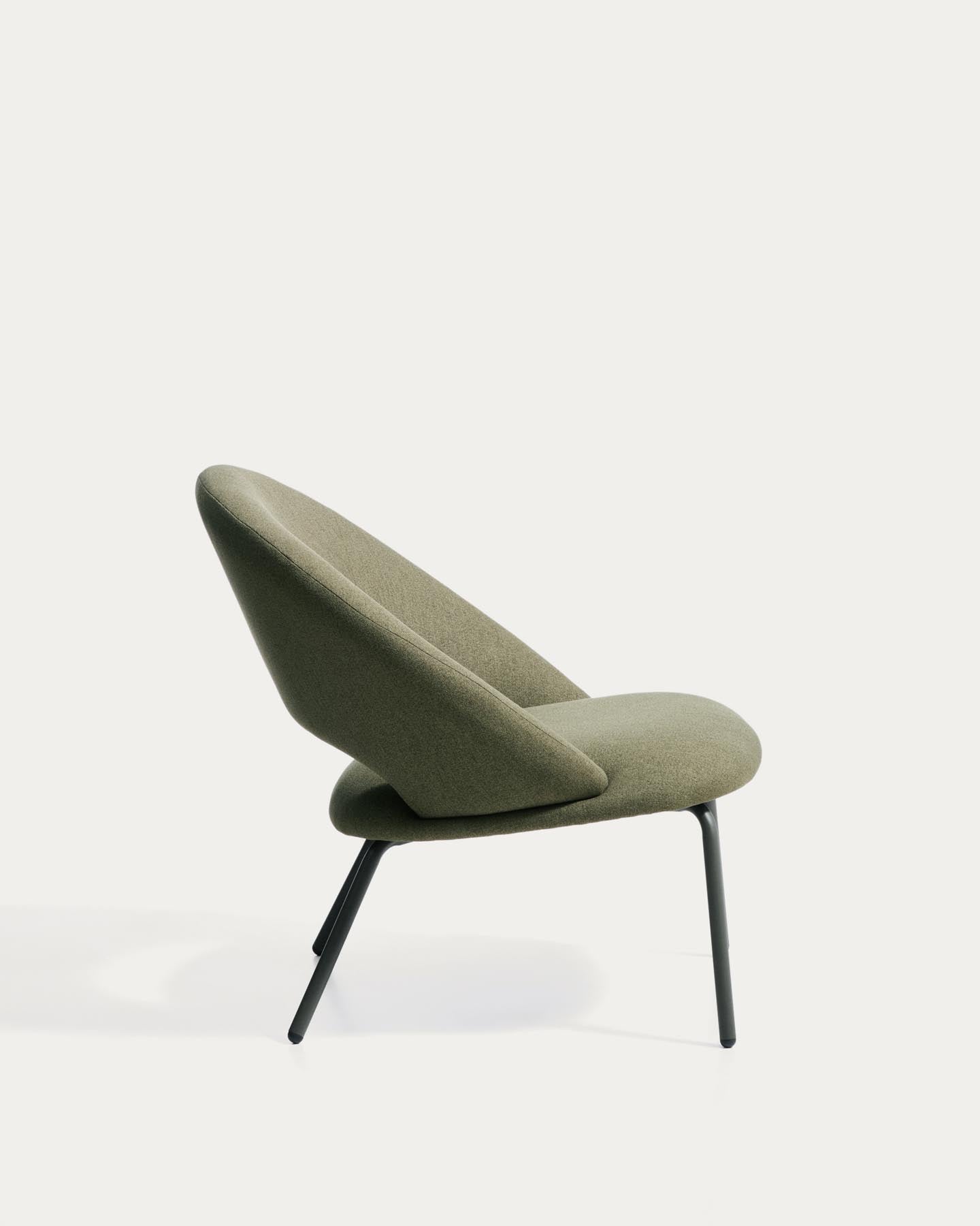 Sessel Bonali mit grüner Chenille und grünen Metallbeinen, FSC Mix Credit  in Grün präsentiert im Onlineshop von KAQTU Design AG. Sessel ist von Kave Home