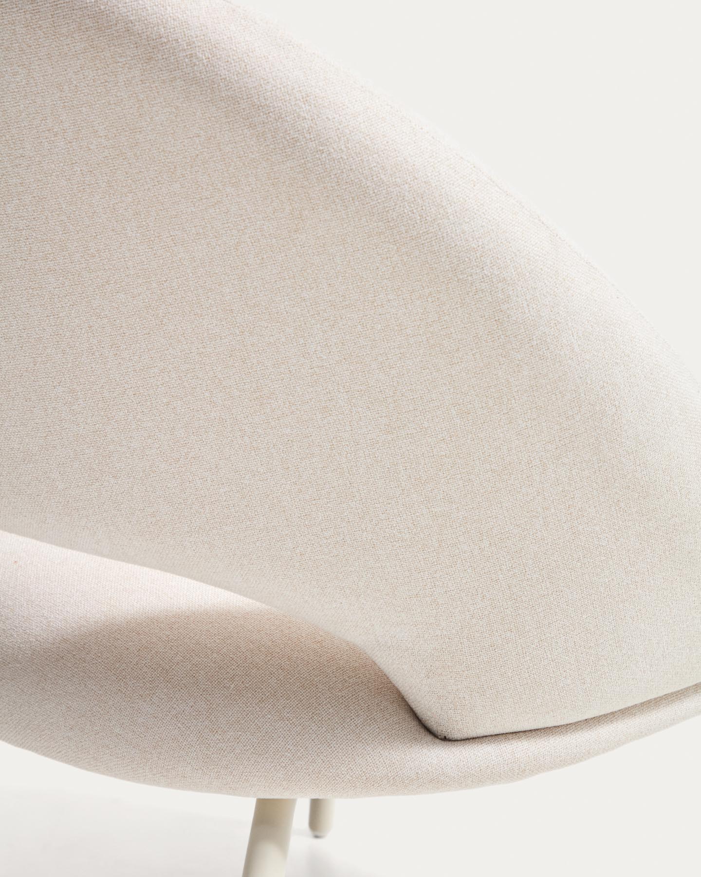 Sessel Bonali mit beiger Chenille und beigen Metallbeinen, FSC Mix Credit  in Beige präsentiert im Onlineshop von KAQTU Design AG. Sessel ist von Kave Home