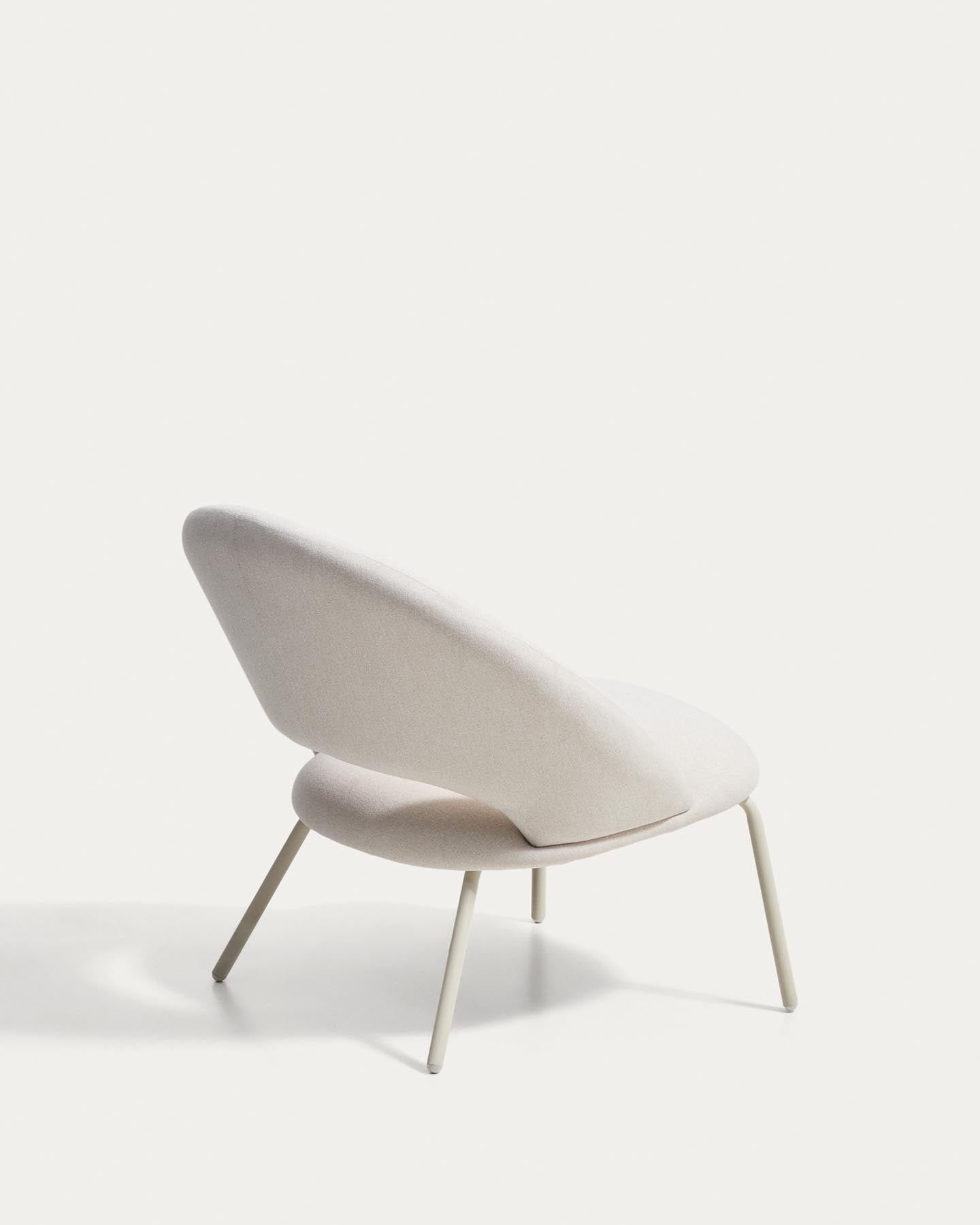Sessel Bonali mit beiger Chenille und beigen Metallbeinen, FSC Mix Credit  in Beige präsentiert im Onlineshop von KAQTU Design AG. Sessel ist von Kave Home