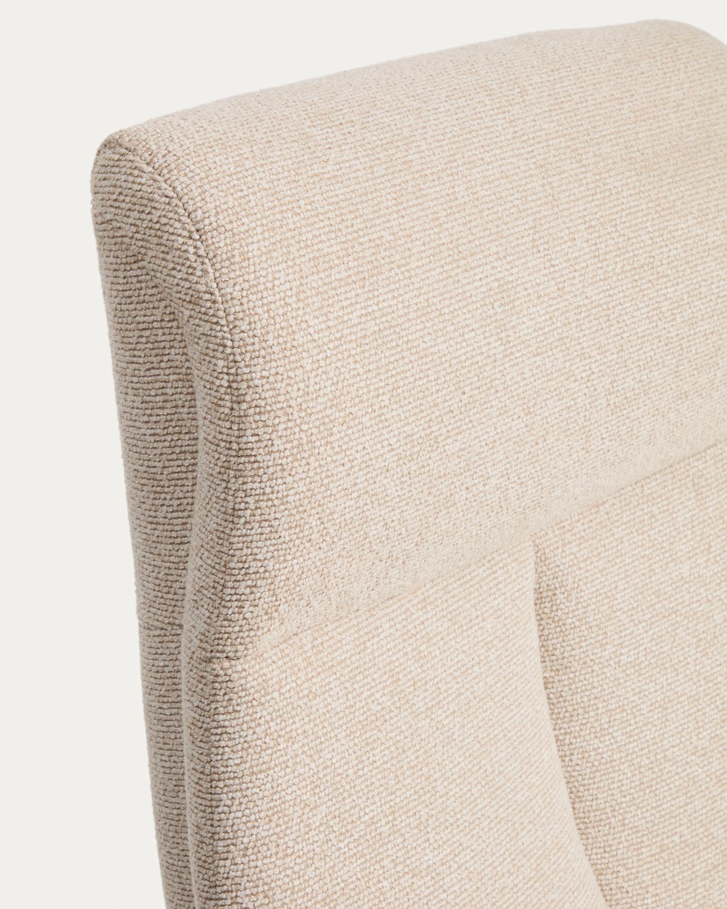 Verstellbarer Drehsessel Toriel mit Fussablage in beigem Microbouclé und mit Beinen aus Aluminium, FSC Mix Credit in Beige präsentiert im Onlineshop von KAQTU Design AG. Drehsessel ist von Kave Home