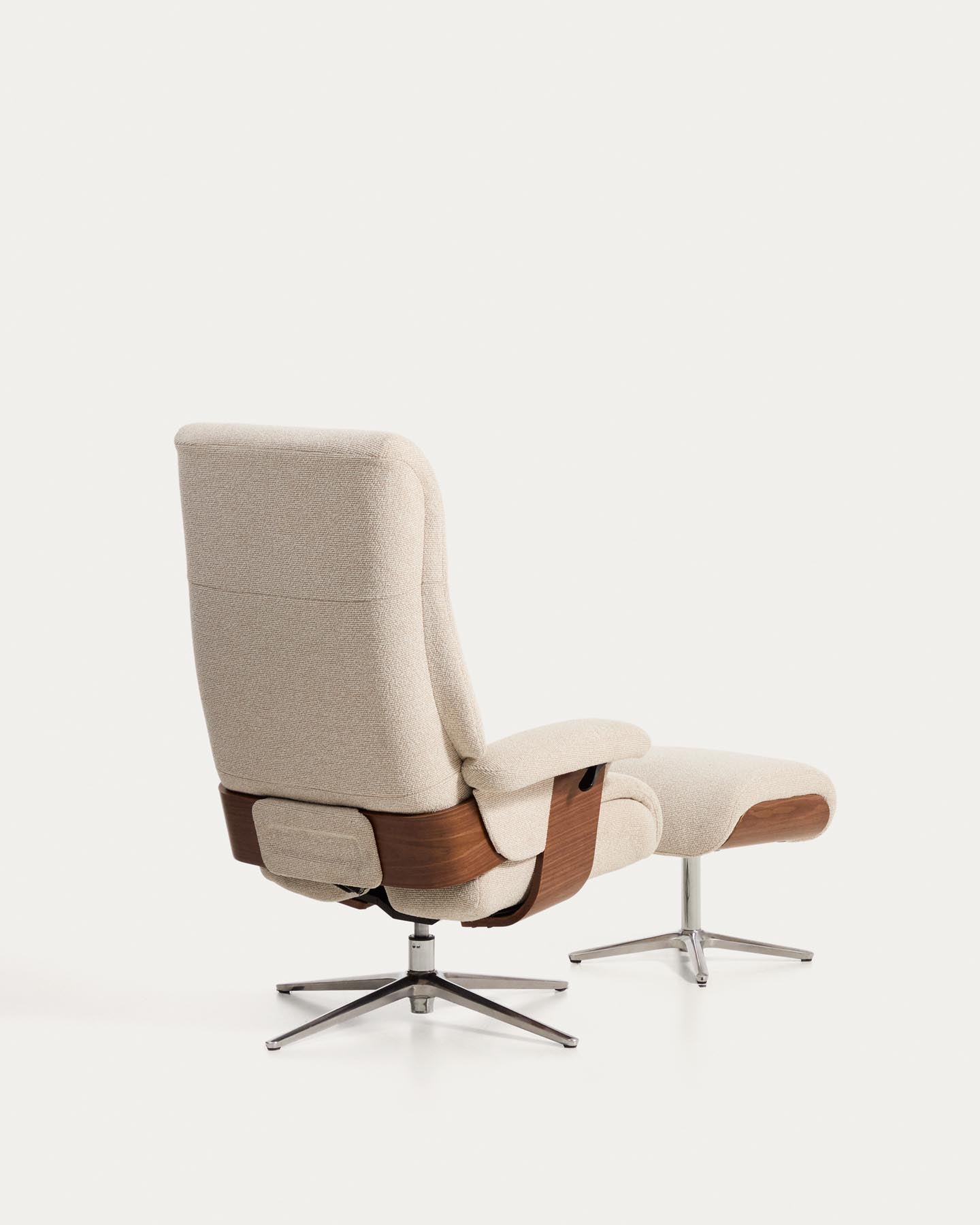 Verstellbarer Drehsessel Toriel mit Fussablage in beigem Microbouclé und mit Beinen aus Aluminium, FSC Mix Credit in Beige präsentiert im Onlineshop von KAQTU Design AG. Drehsessel ist von Kave Home