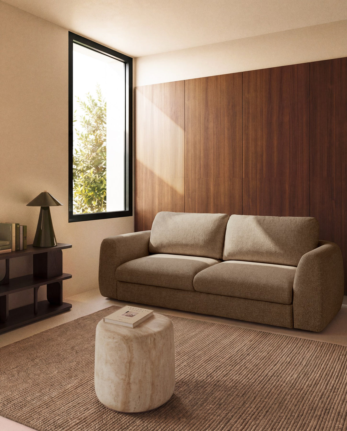 Taupefarbenes 4-Sitzer Schlafsofa Vera mit abgerundeten Armlehnen, schwarzen Beinen und strukturierter Gewebepolsterung, 240 cm breit.