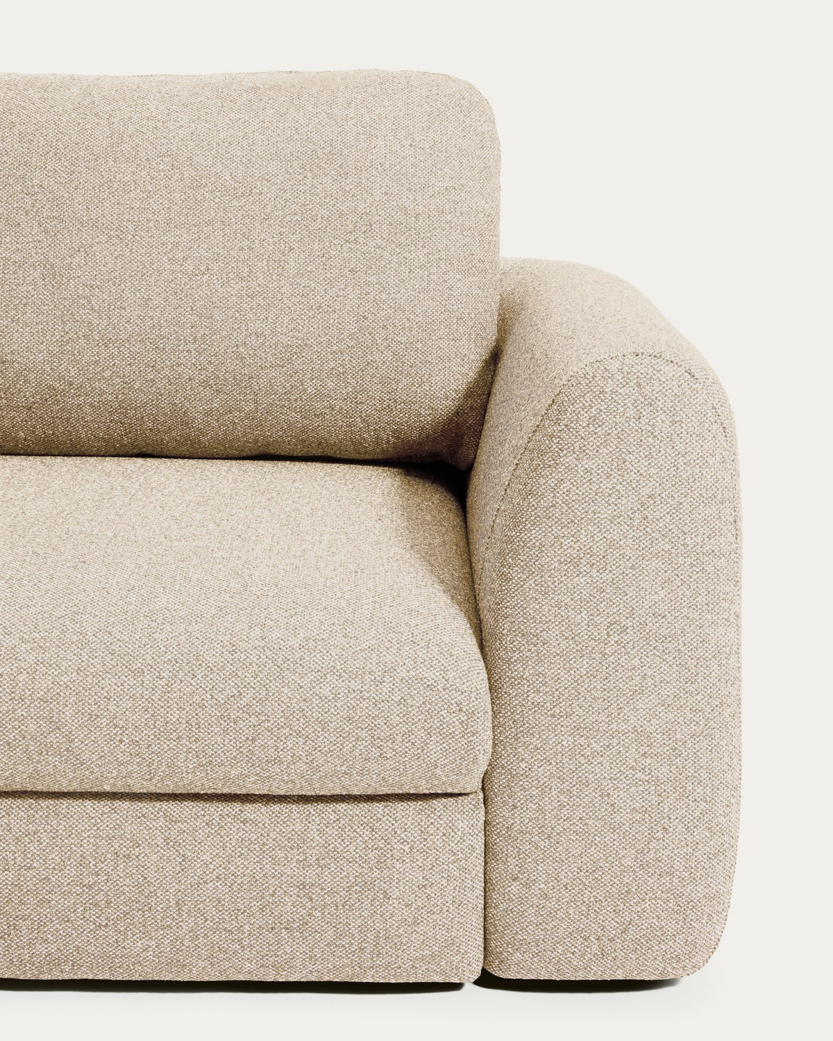 4-Sitzer Schlafsofa Vera in Beige von Kave Home mit abgerundeten Armlehnen, schwarzen Beinen und grob strukturiertem Gewebebezug, Bettsofa 240 cm breit.