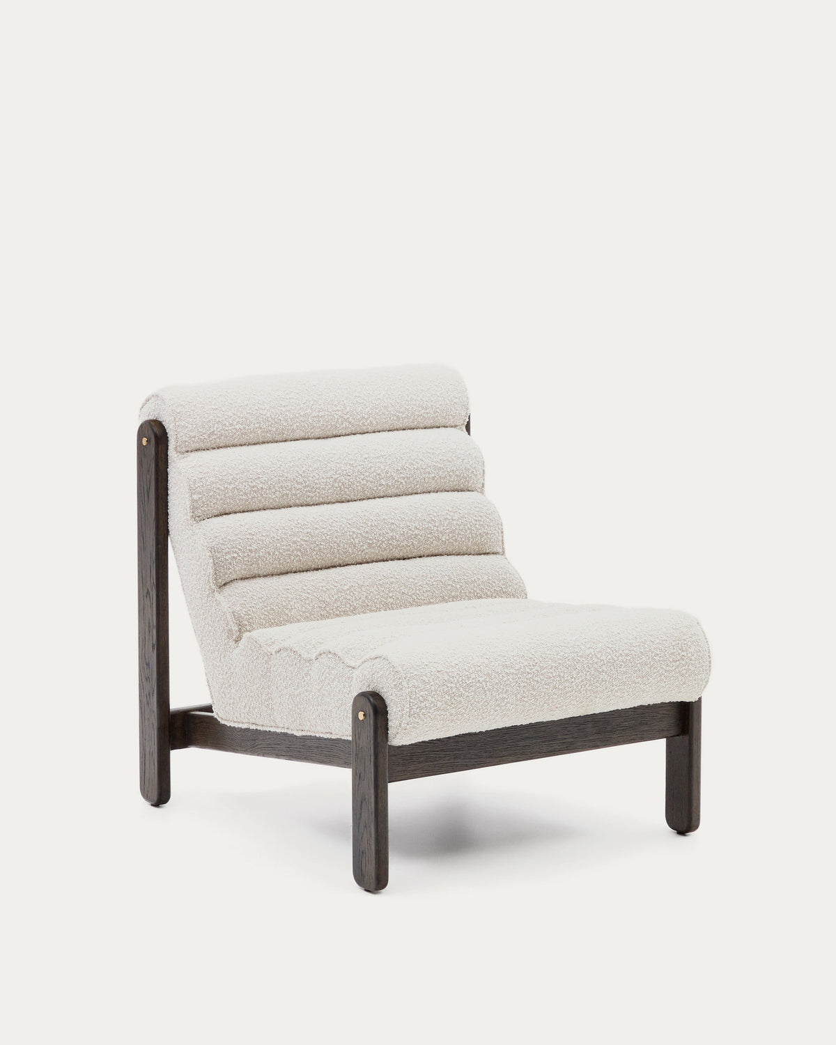 Sessel Magira weisses Bouclé und massives Eichenholz mit dunklem Finish in Weiss präsentiert im Onlineshop von KAQTU Design AG. Sessel ist von Kave Home