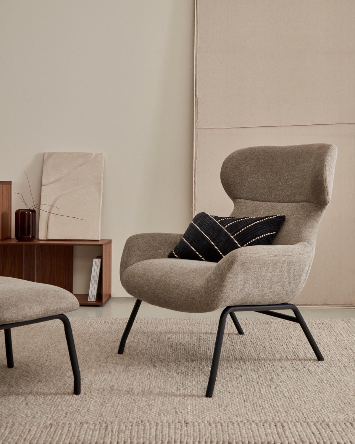 Belina  Sessel mit Chenille in Hellbraun und Stahl mit schwarzem Finish FSC 100%