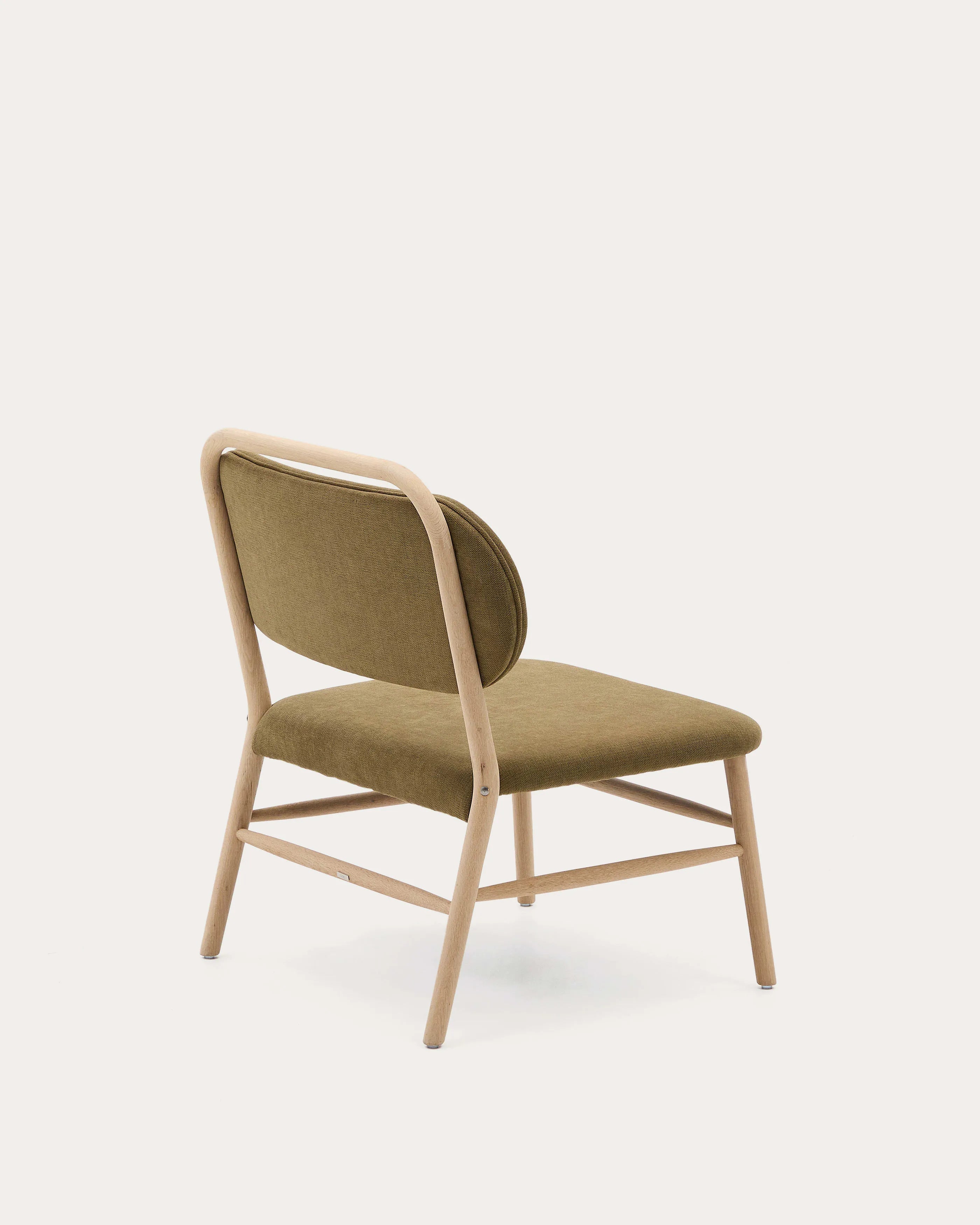 Eleganter Sessel aus grünem Chenille und Eichenholz, vereint Komfort, Stil und Nachhaltigkeit mit FSC-zertifiziertem Holz.