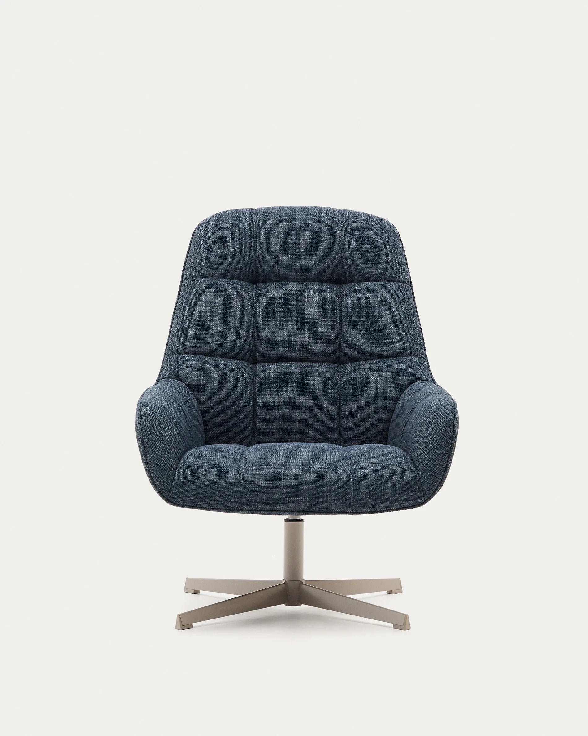 Eleganter Drehsessel Jaspe in Blau mit grauer Metallbasis, bietet Komfort und Stil für jeden Raum. Nachhaltig und modern.