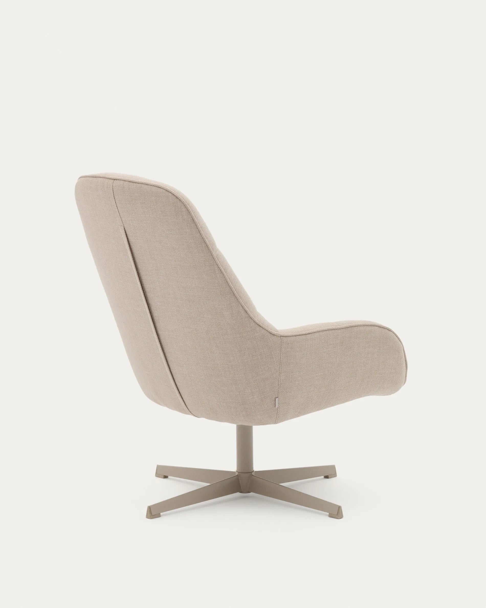 Eleganter Drehsessel in Beige mit grauer Metallbasis, 360° drehbar, ergonomisch und nachhaltig, ideal für stilvolle Entspannung.