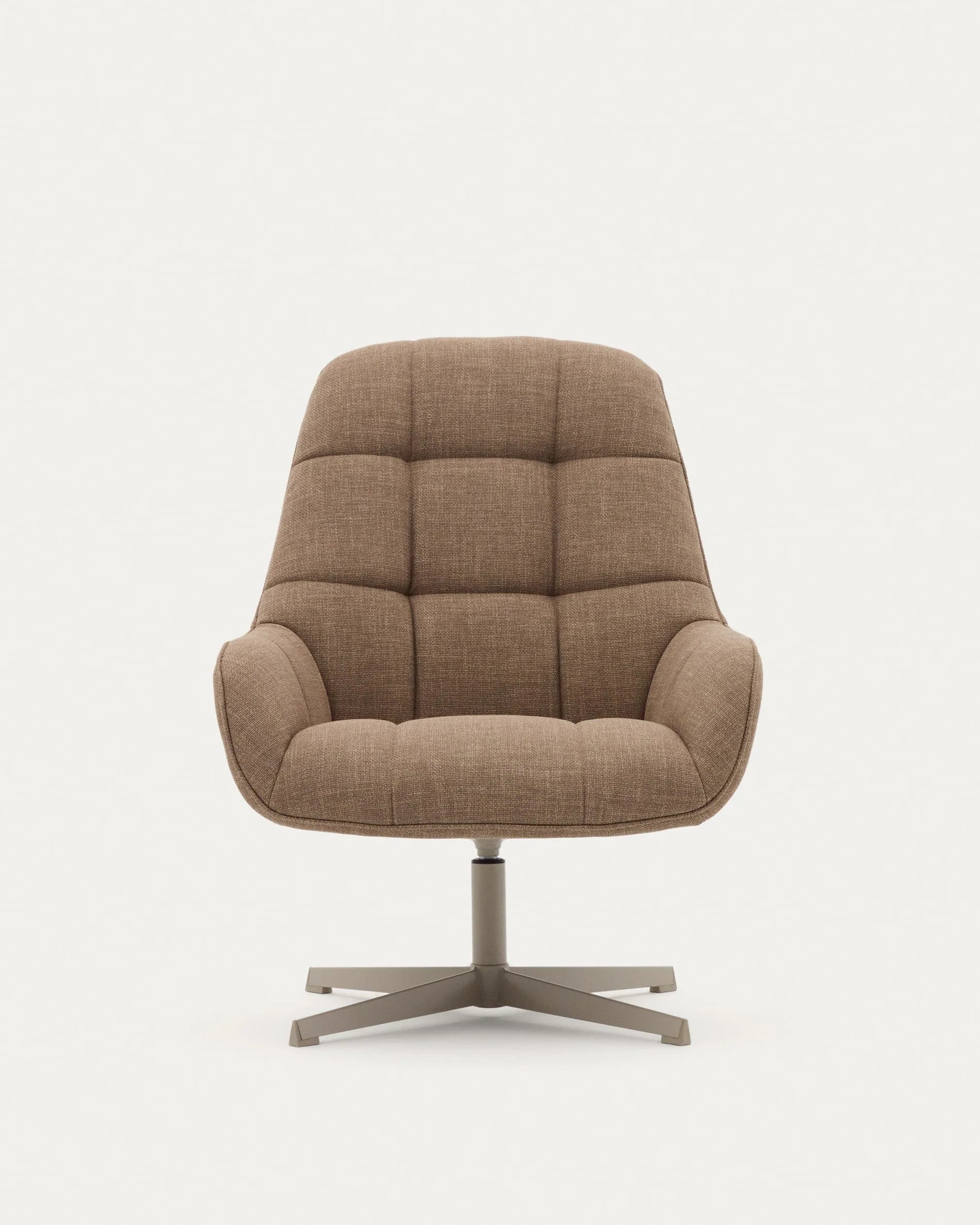 Eleganter Drehsessel in hellbraun mit grauem Metallgestell, drehbar, aus FSC-zertifiziertem Holz, ideal für stilvolle Entspannung.