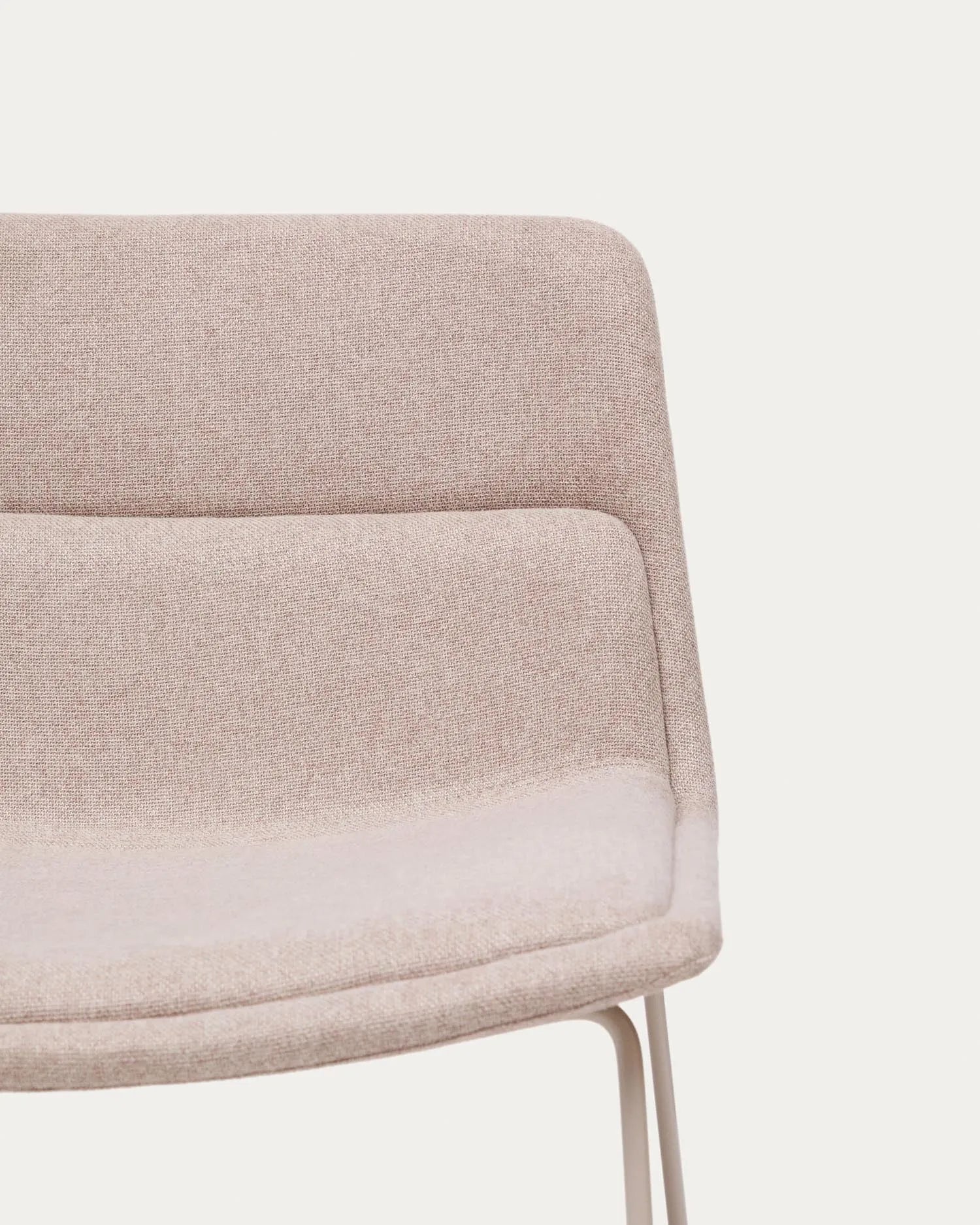 Eleganter Sessel Zahara in Beige: Stilvoll, komfortabel, umweltfreundlich und stabil – ideal für jedes Zuhause.