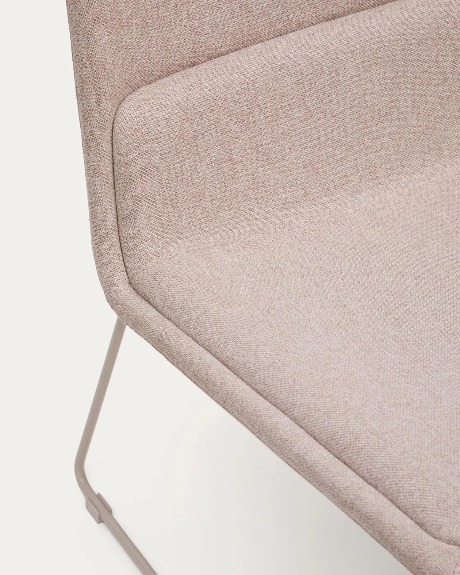 Eleganter Sessel Zahara in Beige: Stilvoll, komfortabel, umweltfreundlich und stabil – ideal für jedes Zuhause.