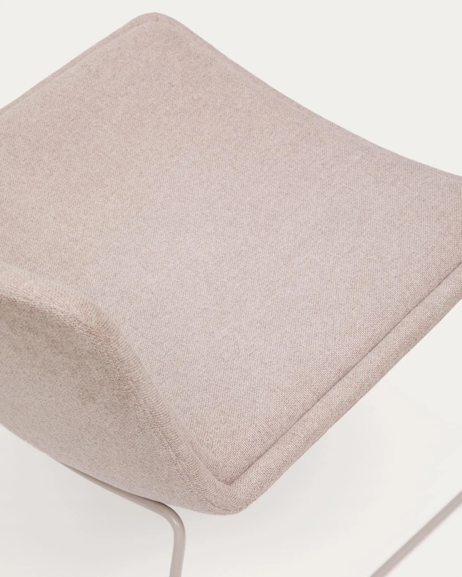 Eleganter Sessel Zahara in Beige: Stilvoll, komfortabel, umweltfreundlich und stabil – ideal für jedes Zuhause.