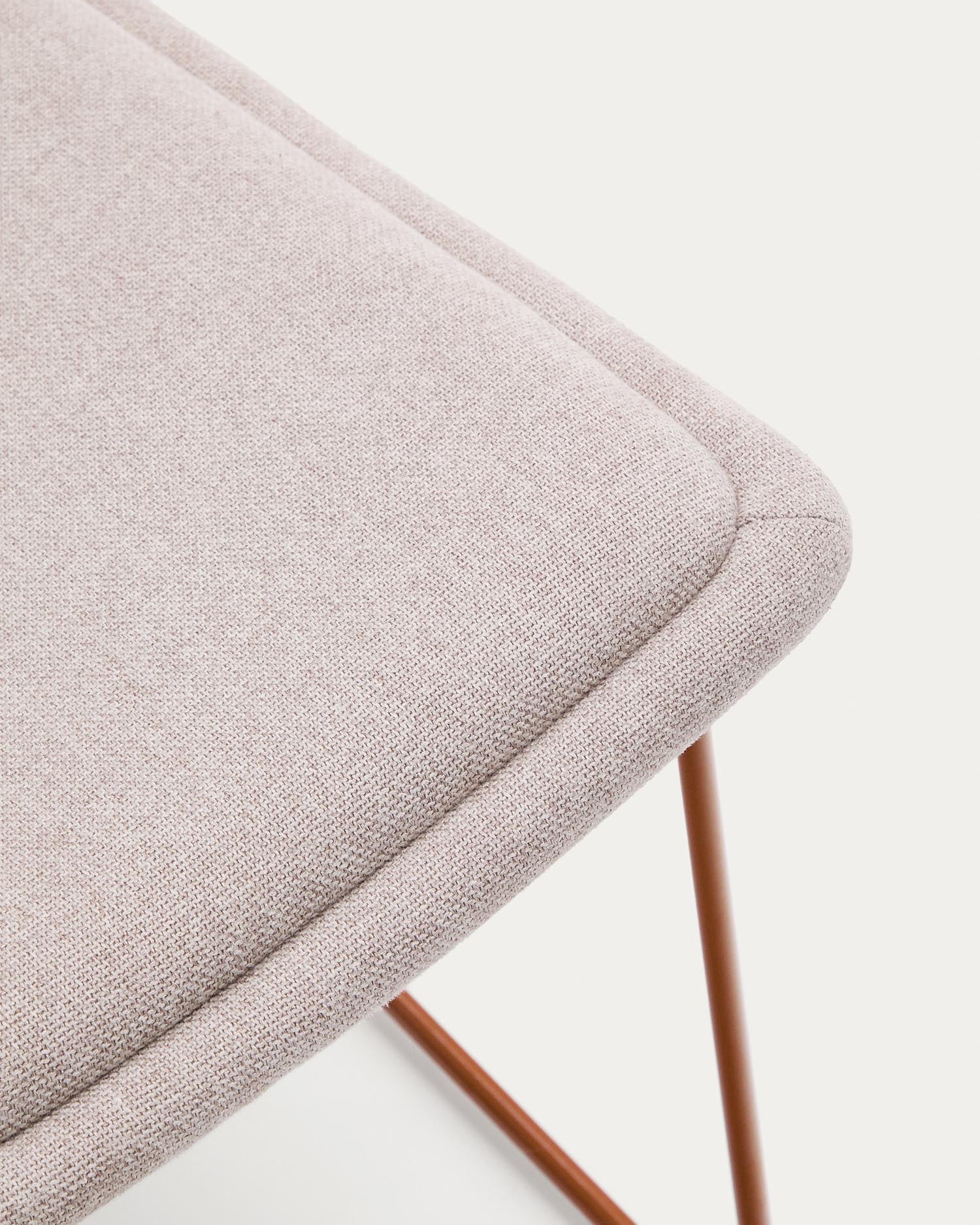Sessel Zahara in Beige mit Stahlbeinen und Terrakotta-Finish FSC 100% in Beige präsentiert im Onlineshop von KAQTU Design AG. Sessel ist von Kave Home