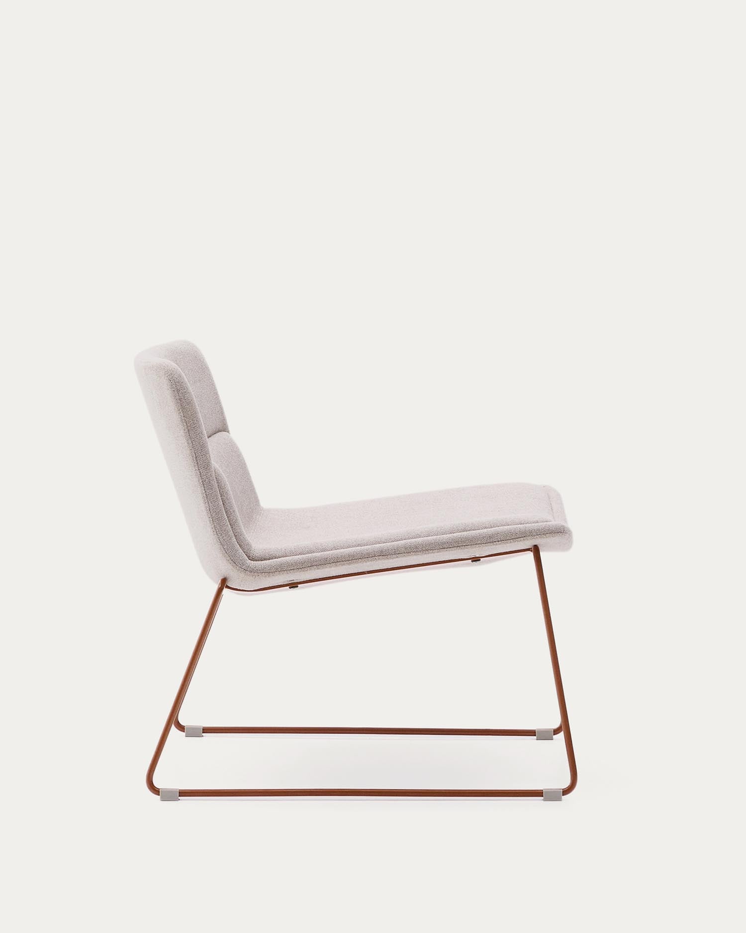 Sessel Zahara in Beige mit Stahlbeinen und Terrakotta-Finish FSC 100% in Beige präsentiert im Onlineshop von KAQTU Design AG. Sessel ist von Kave Home