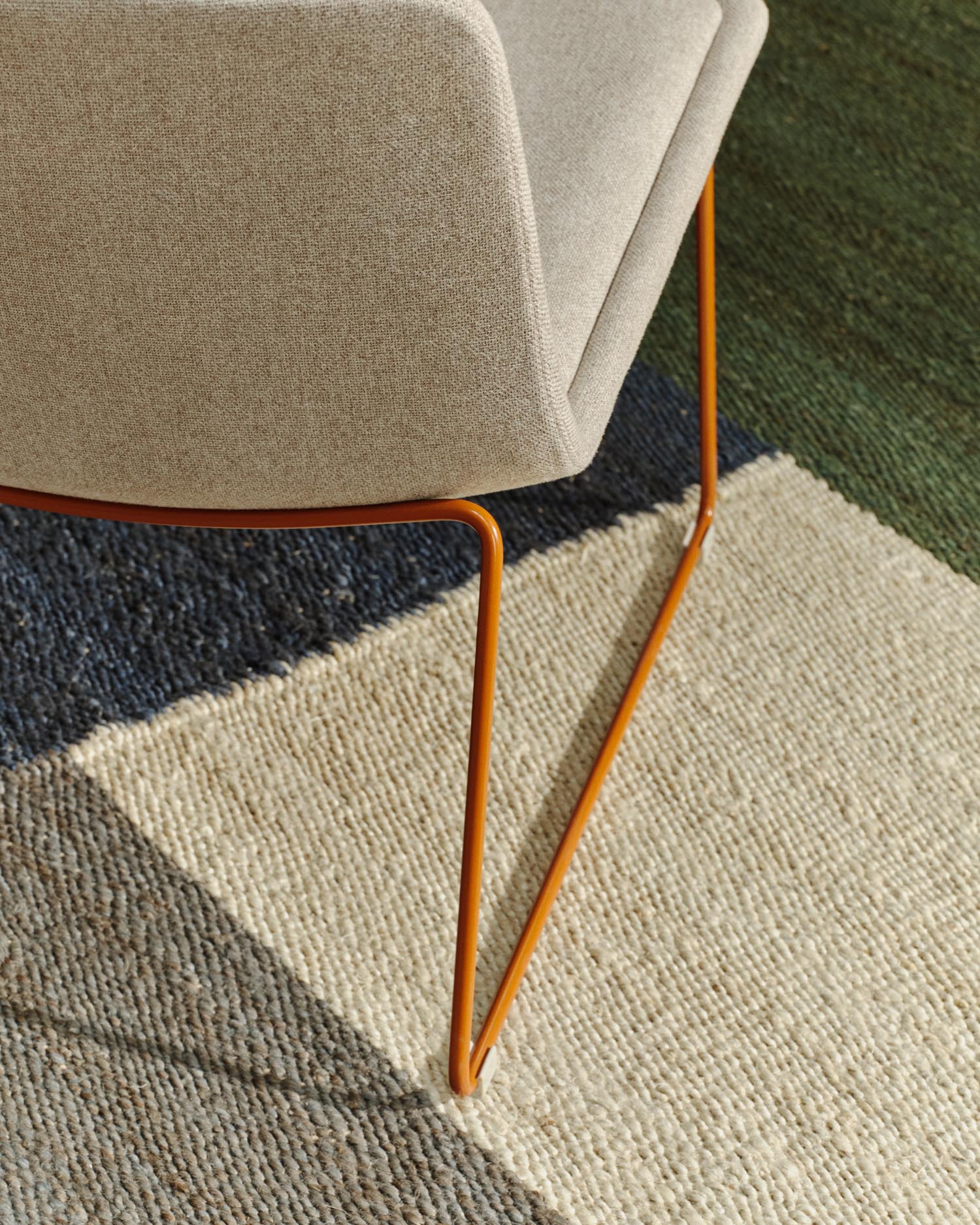 Sessel Zahara in Beige mit Stahlbeinen und Terrakotta-Finish FSC 100% in Beige präsentiert im Onlineshop von KAQTU Design AG. Sessel ist von Kave Home