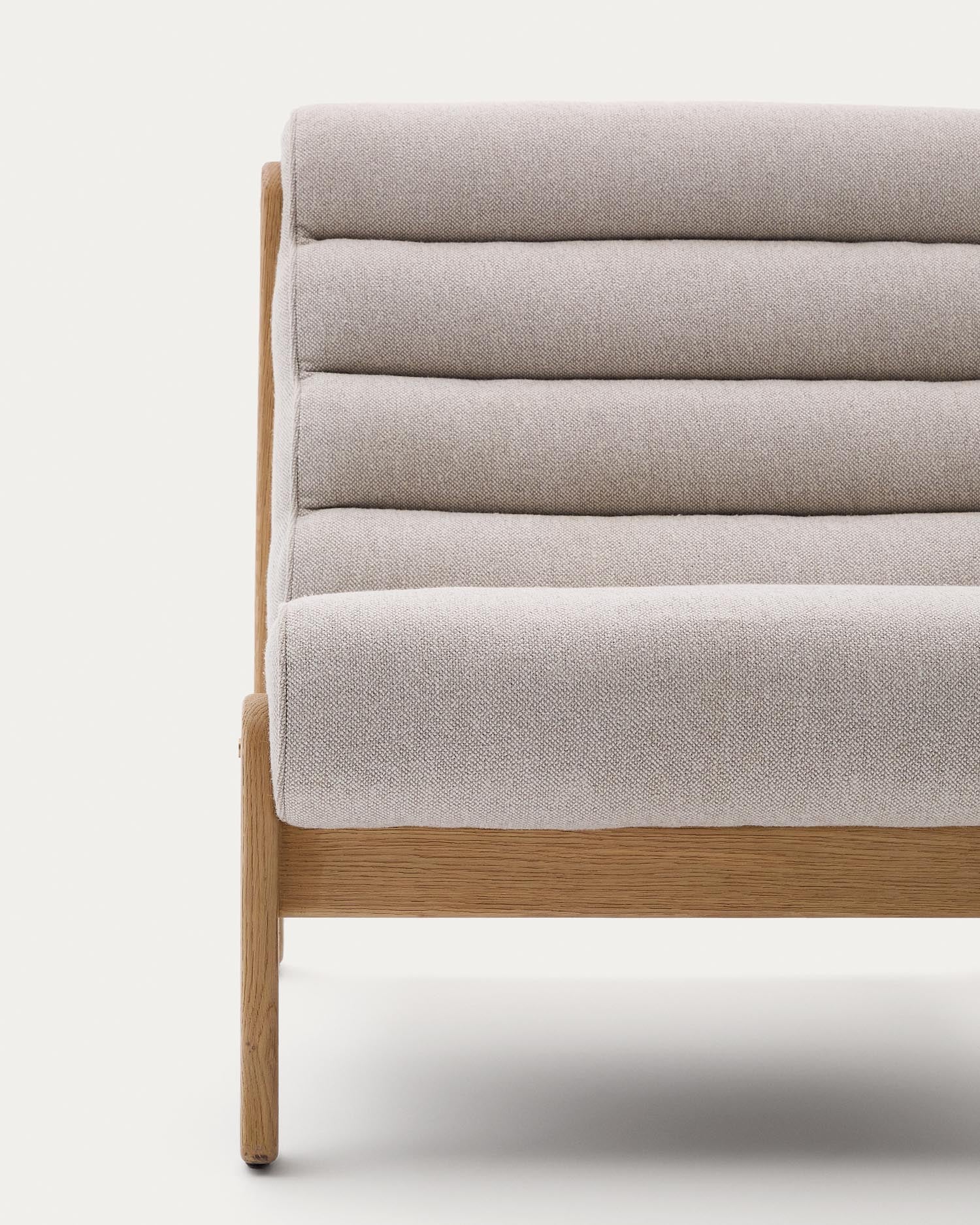 Sessel Magira in Beige aus massivem Eichenholz mit Finish in natürlichem Farbton in Beige präsentiert im Onlineshop von KAQTU Design AG. Sessel ist von Kave Home