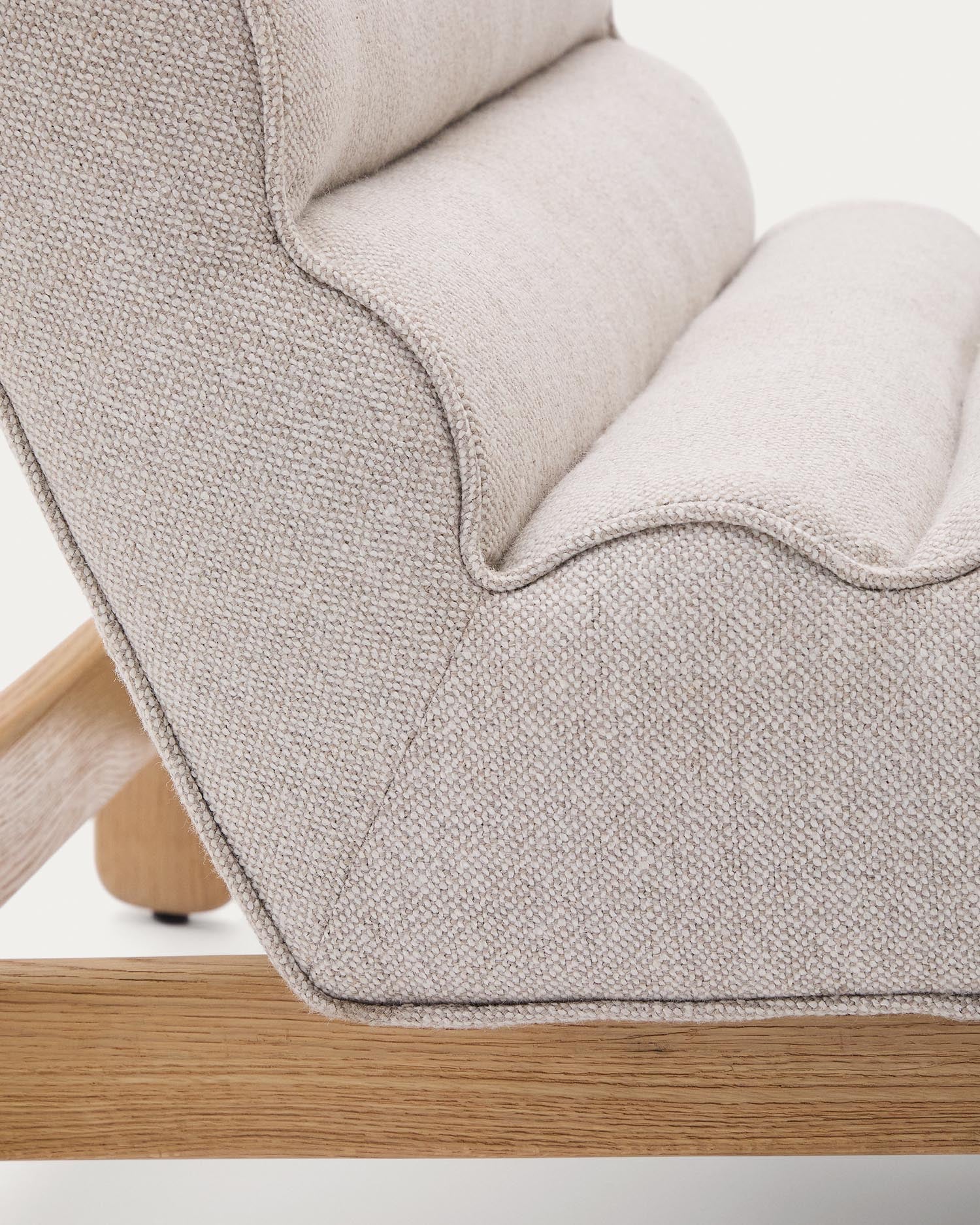 Sessel Magira in Beige aus massivem Eichenholz mit Finish in natürlichem Farbton in Beige präsentiert im Onlineshop von KAQTU Design AG. Sessel ist von Kave Home