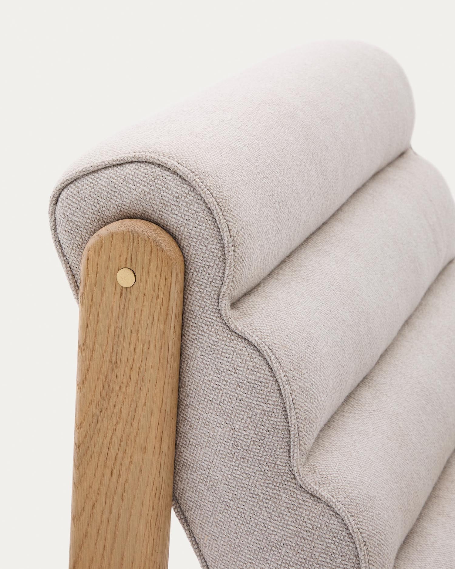 Sessel Magira in Beige aus massivem Eichenholz mit Finish in natürlichem Farbton in Beige präsentiert im Onlineshop von KAQTU Design AG. Sessel ist von Kave Home