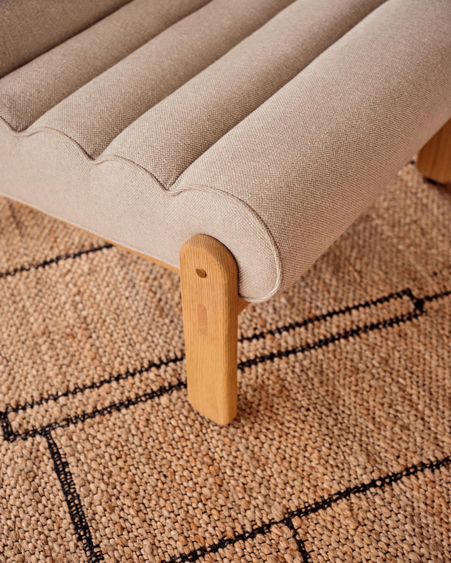 Sessel Magira in Beige aus massivem Eichenholz mit Finish in natürlichem Farbton in Beige präsentiert im Onlineshop von KAQTU Design AG. Sessel ist von Kave Home