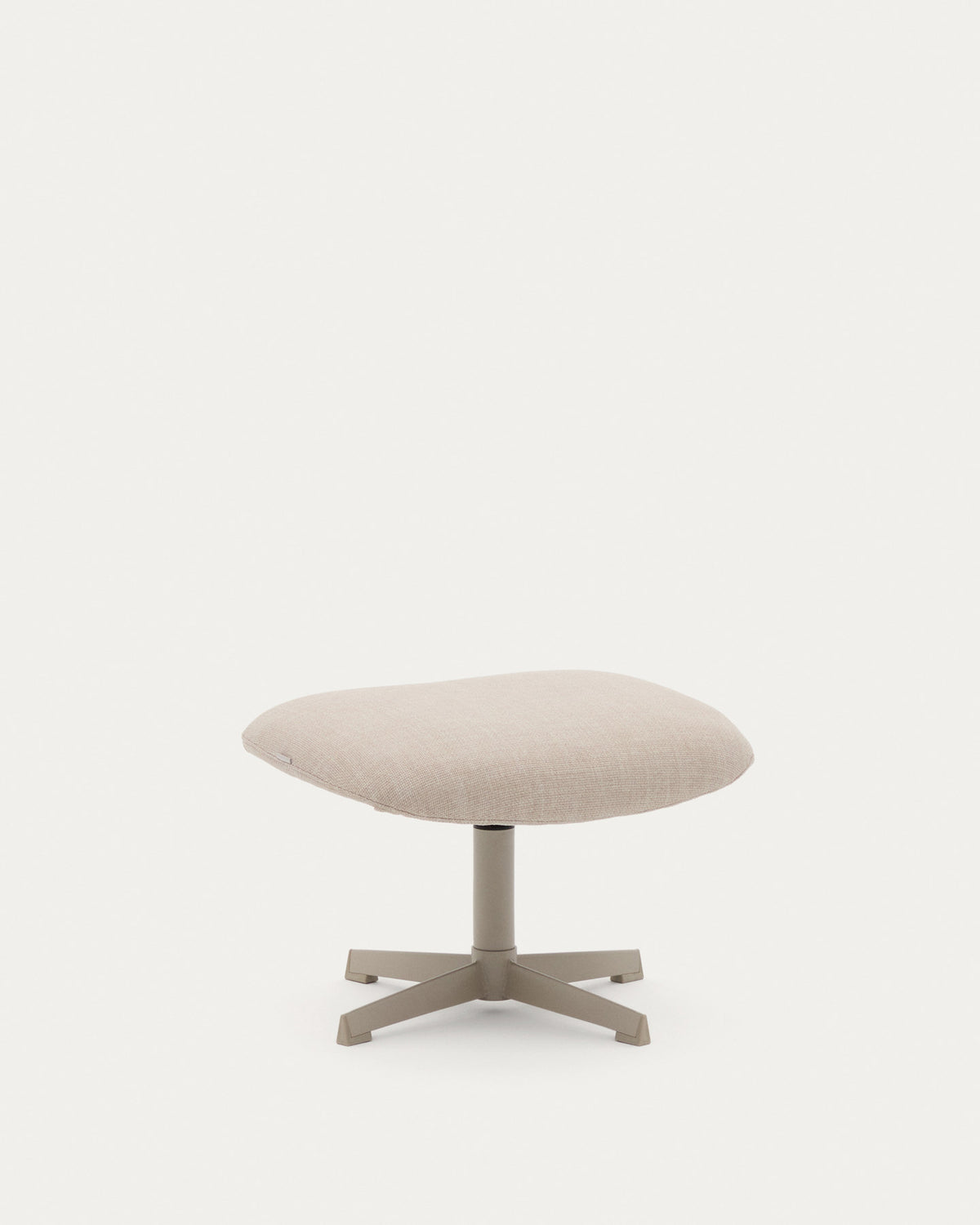 Fussstütze Teryl aus beigefarbener Chenille und Metall mit grauer Oberfläche FSC 100% in Beige präsentiert im Onlineshop von KAQTU Design AG. Ottoman ist von Kave Home