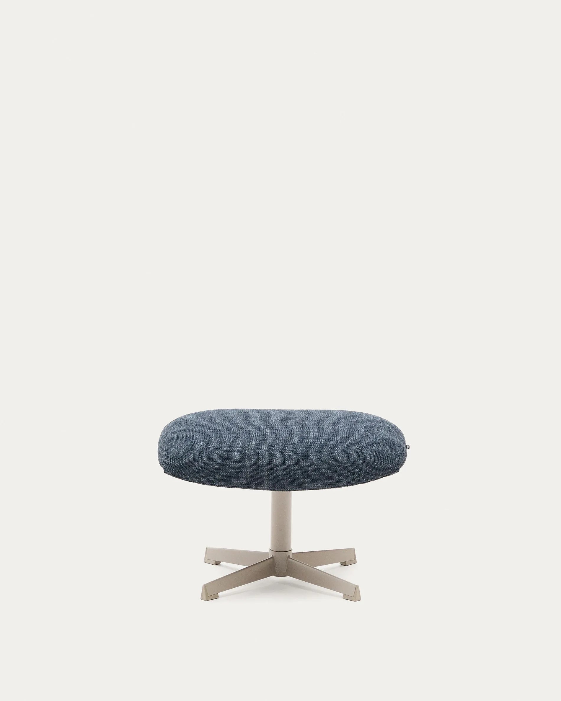 Elegante blaue Fussstütze mit grauem Metallgestell, FSC-zertifiziert, ideal für stilvolle Entspannung.