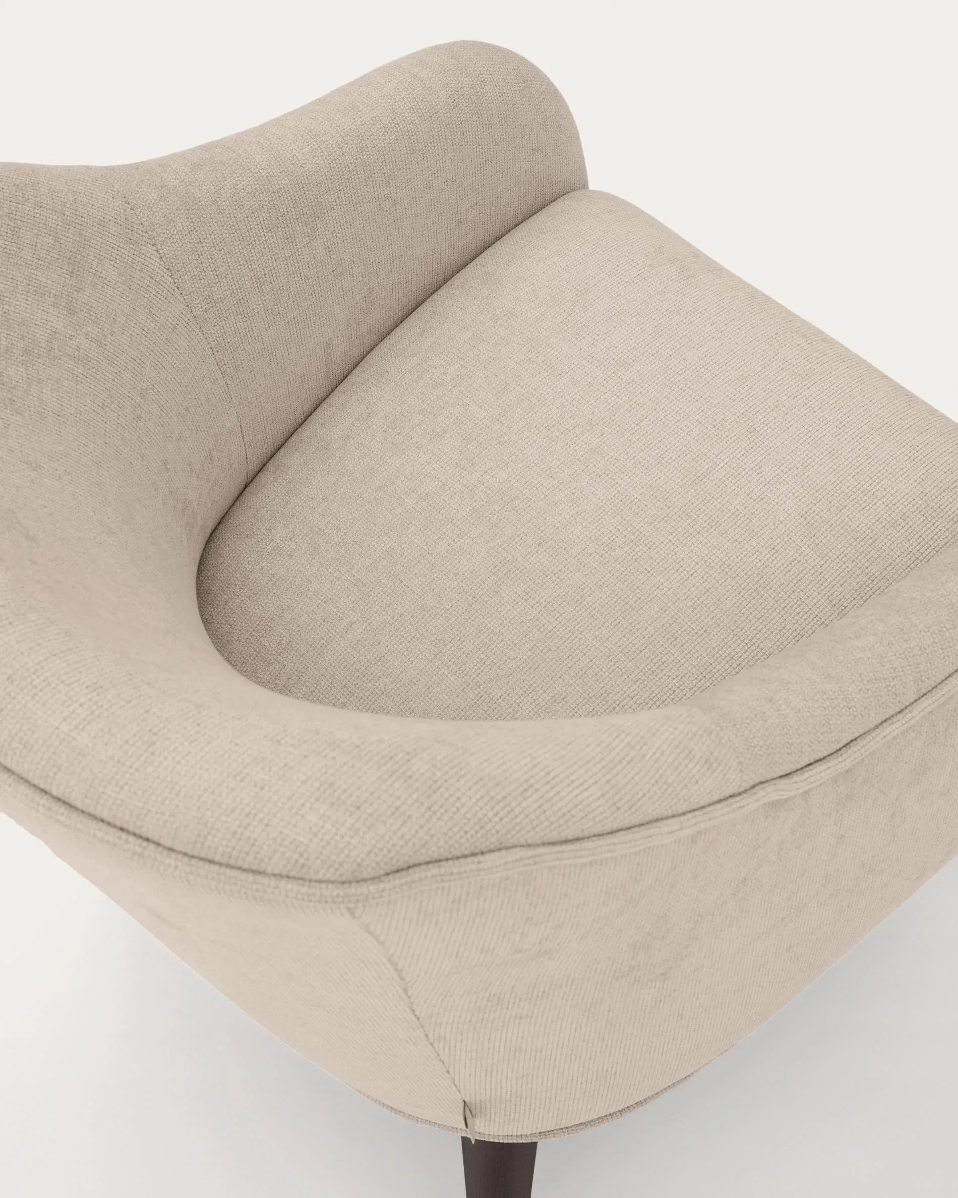 Eleganter Sessel Bobly in Beige mit robustem Eschenholzgestell und Wenge-Finish – zeitloser Komfort für Ihr Zuhause.