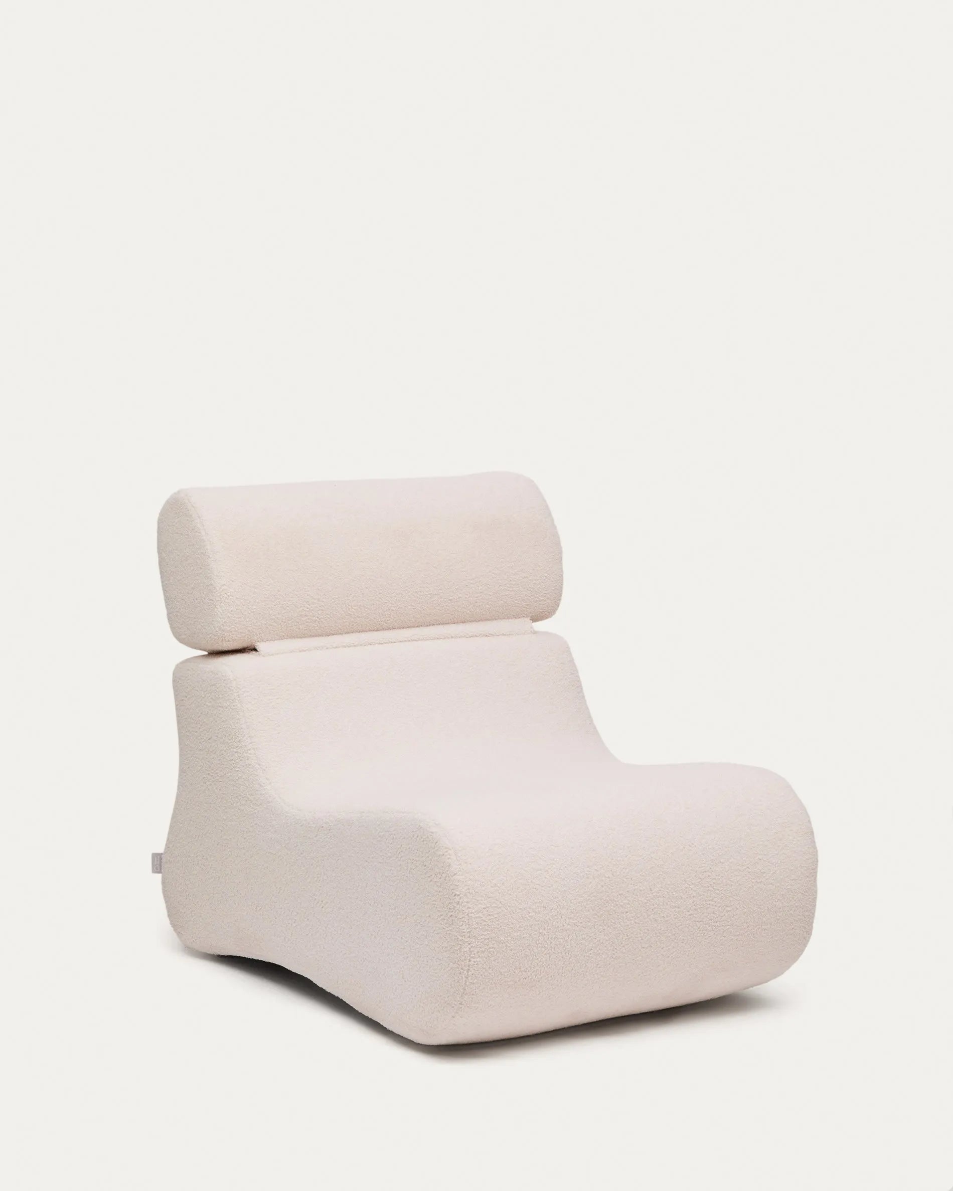 3D-Modell eines eleganten, ecrufarbenen Bouclé-Sessels von Kave Home für stilvolle Entspannung.