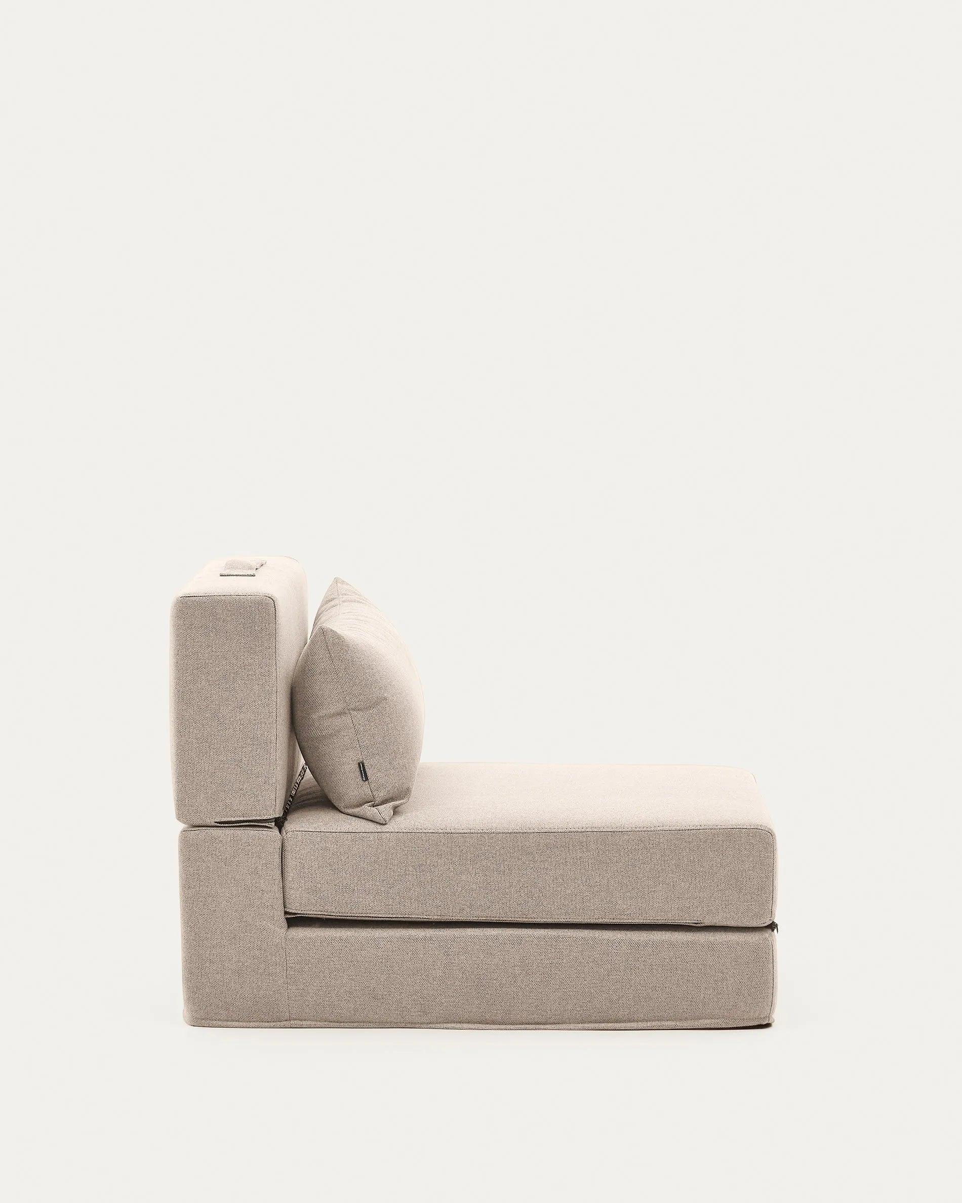 Eleganter Pouf in Beige: Verwandelt sich mühelos von Sitzmöbel zu Bett. Ideal für kleine Räume und stilvolle Flexibilität.