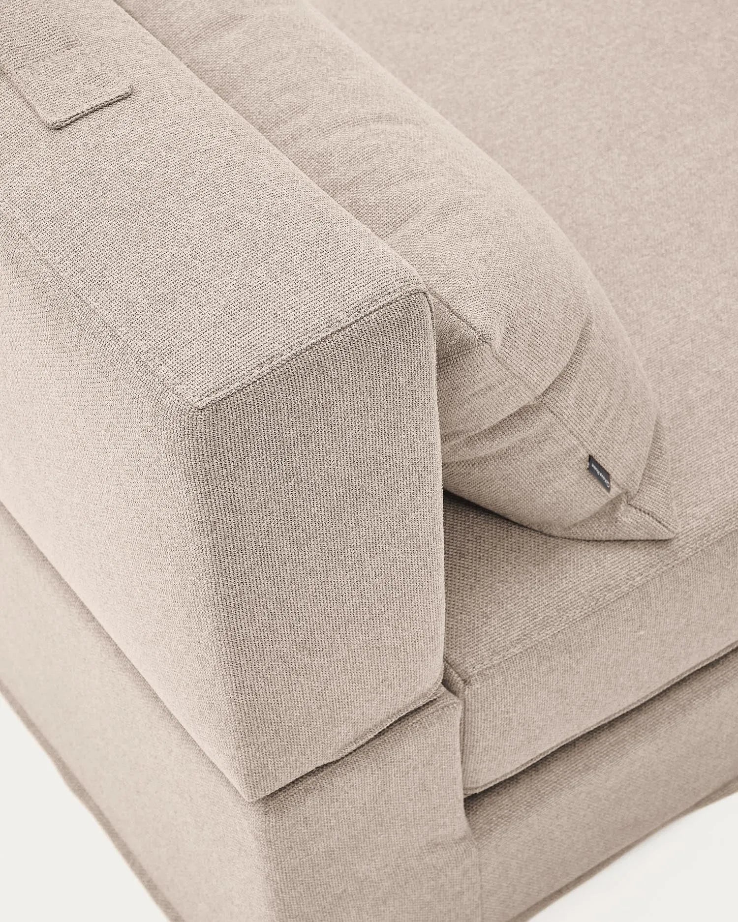 Eleganter Pouf in Beige: Verwandelt sich mühelos von Sitzmöbel zu Bett. Ideal für kleine Räume und stilvolle Flexibilität.