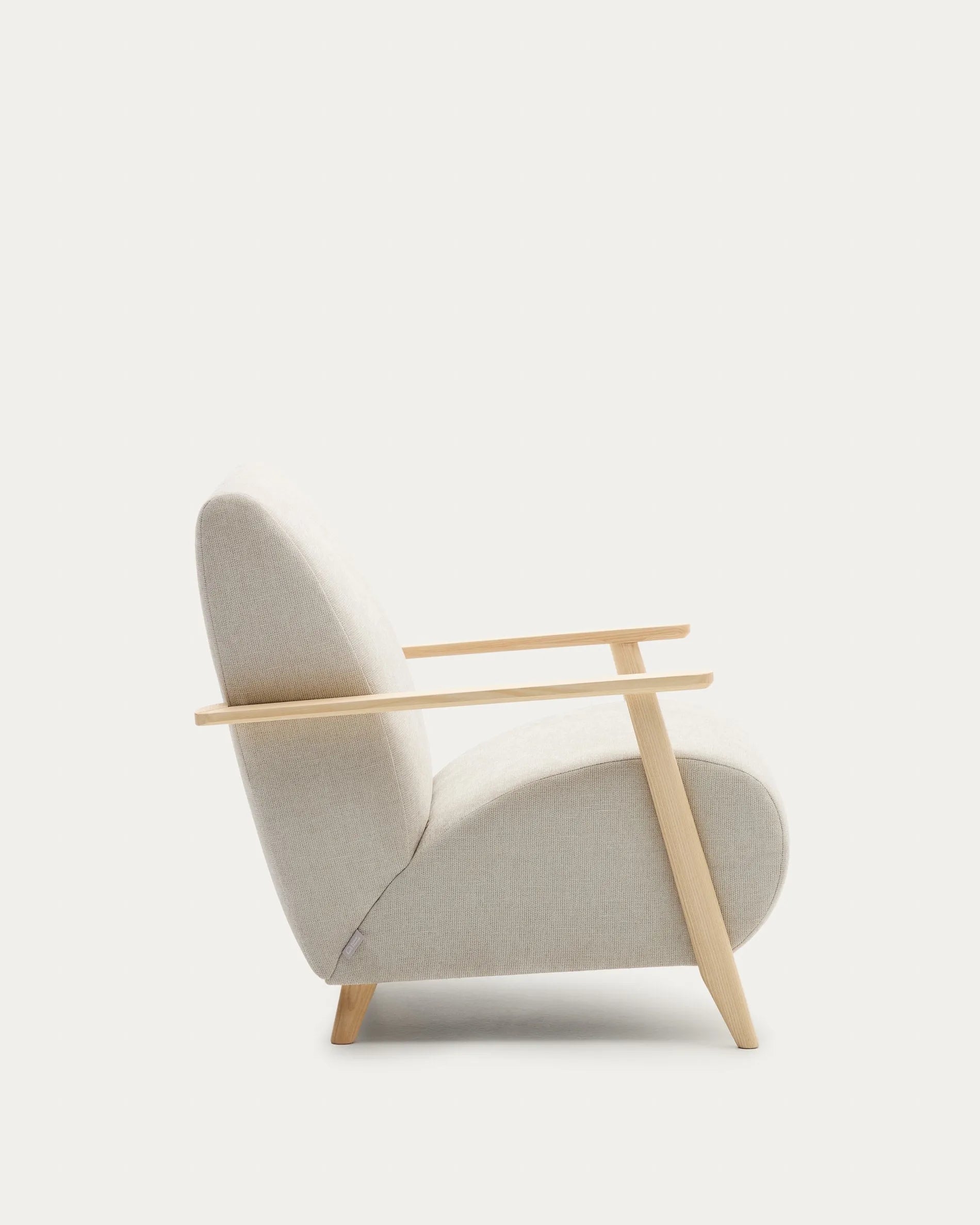 Eleganter Sessel aus Perlen-Chenille und Eschenholz, vereint Komfort und Stil, ideal für modernes Wohnen.