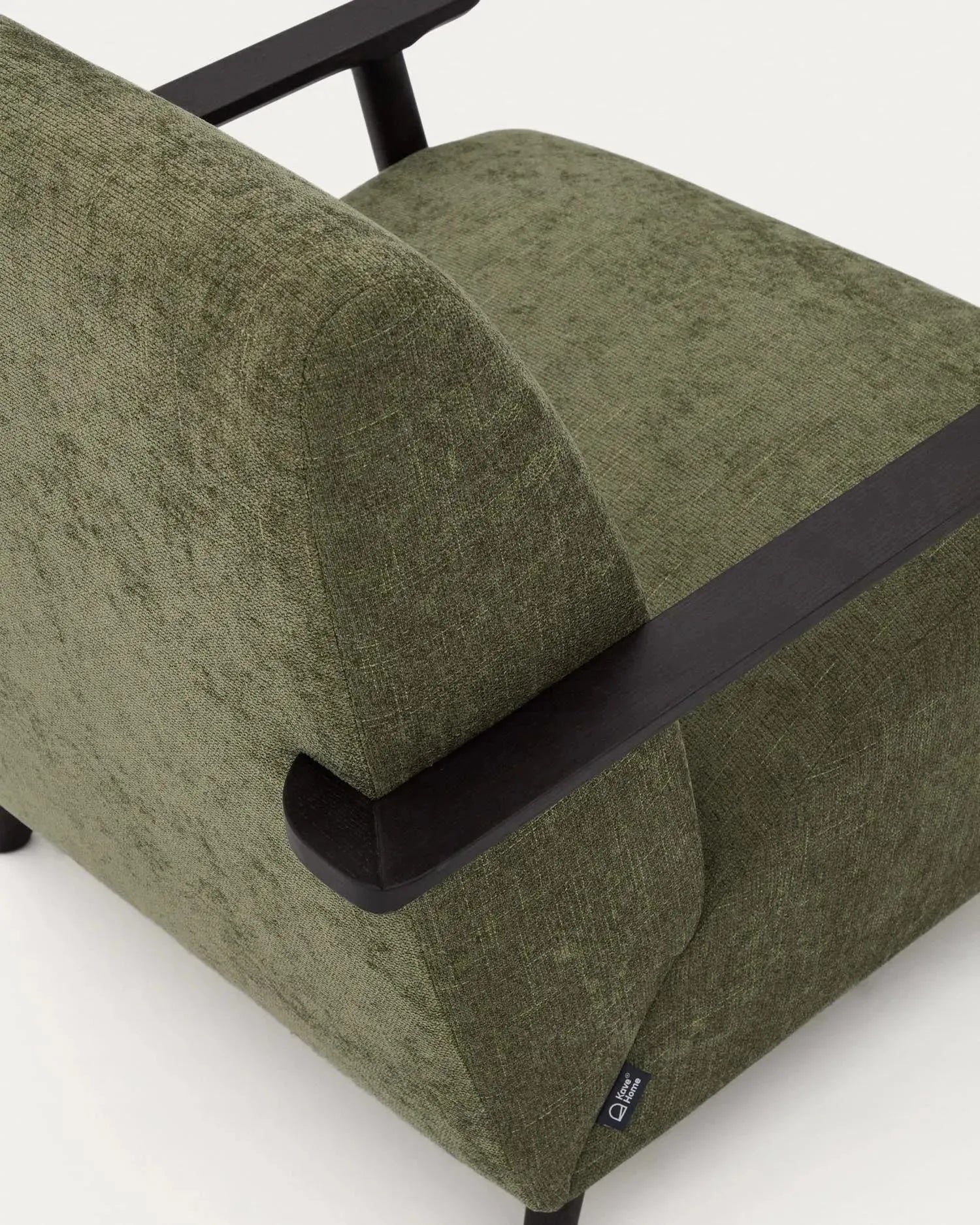 Eleganter Sessel Meghan: Grünes Chenille, FSC-zertifiziertes Eschenholz mit Wenge-Finish, stilvoll und nachhaltig.