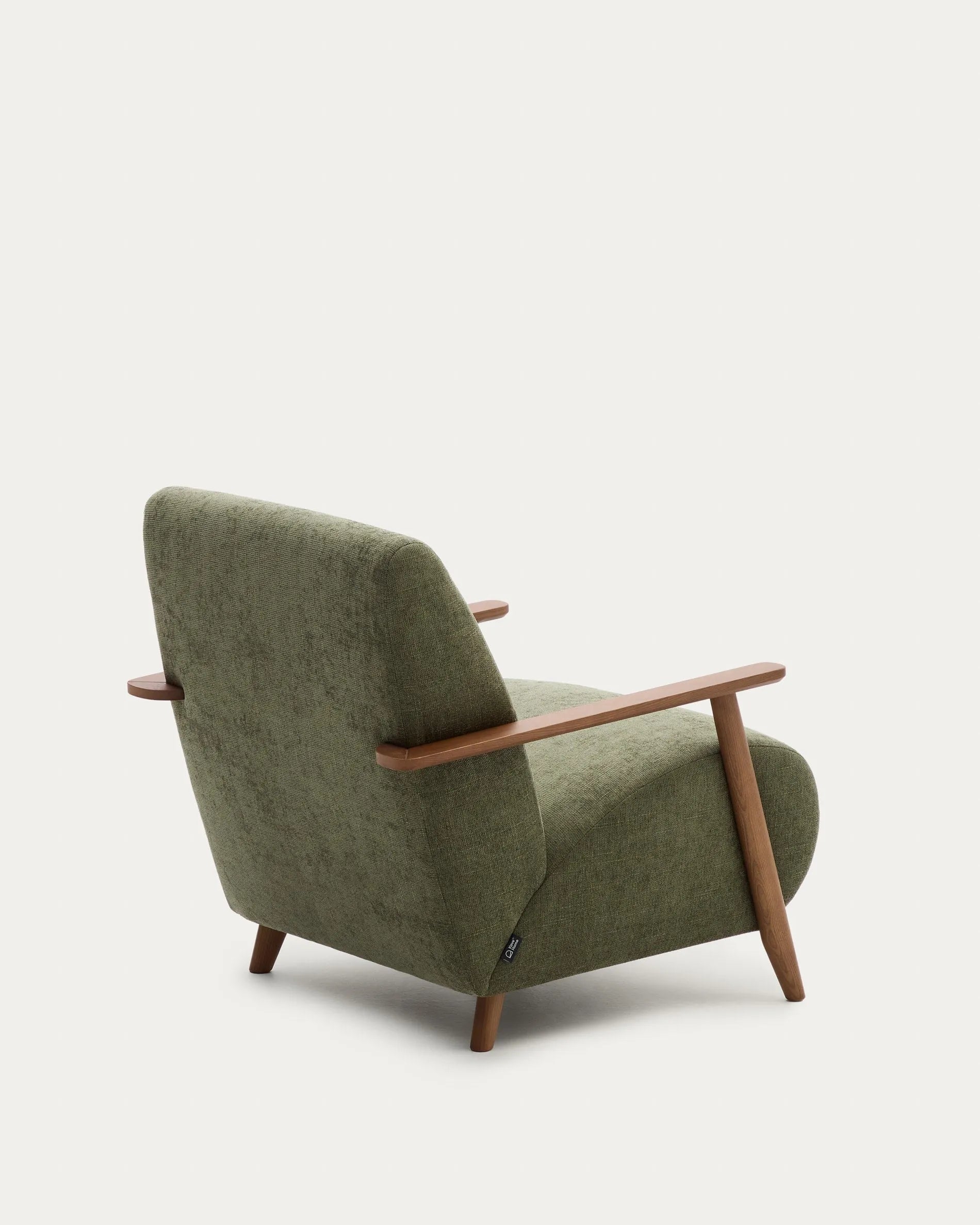 Eleganter Sessel mit grünem Chenille-Bezug und Eschenholzrahmen im Nussholzfinish, FSC-zertifiziert, für stilvollen Komfort.