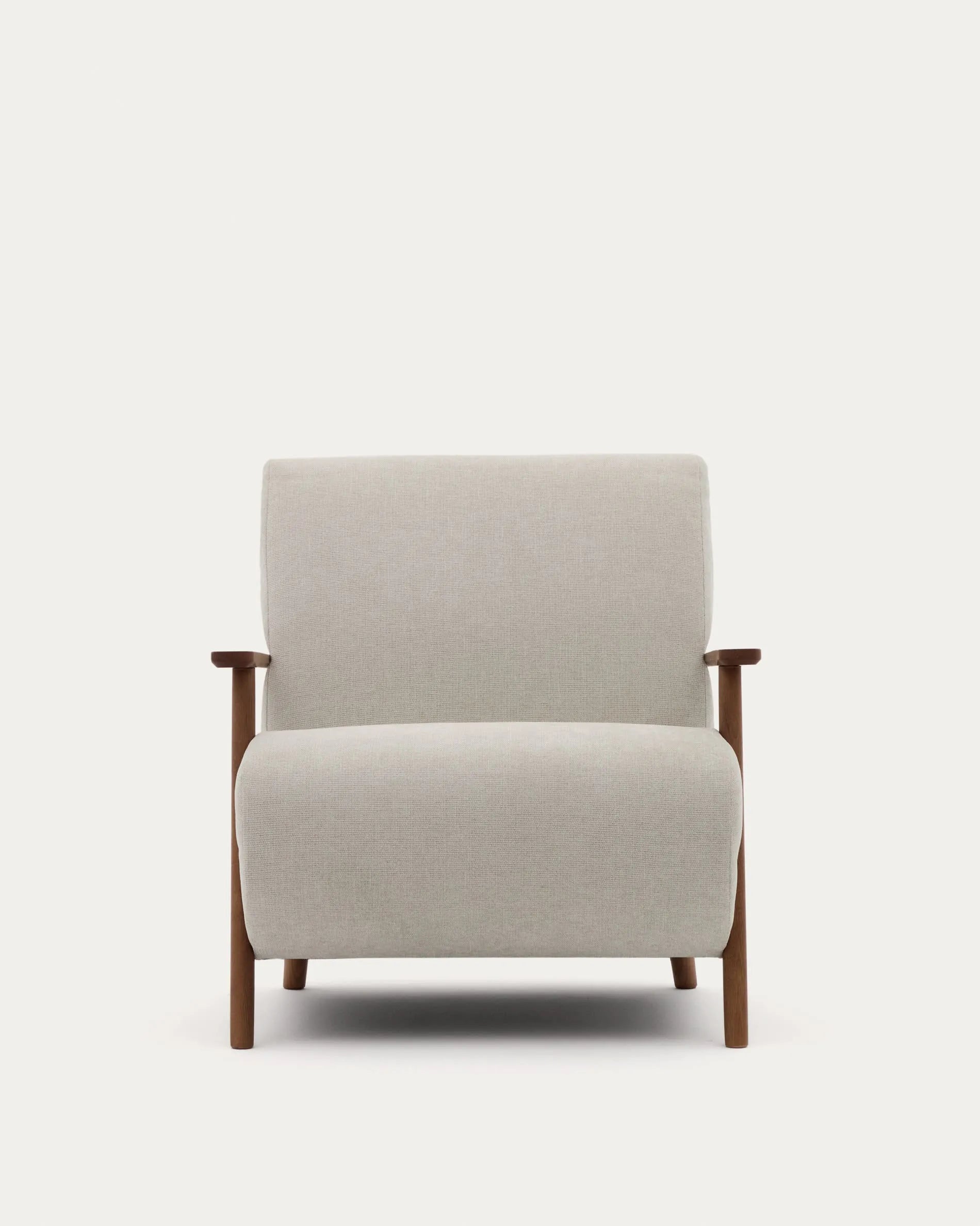 Eleganter Sessel mit perlfarbenem Chenille und Eschenholz in Nussholzfinish, FSC-zertifiziert, für stilvolles Wohnen.