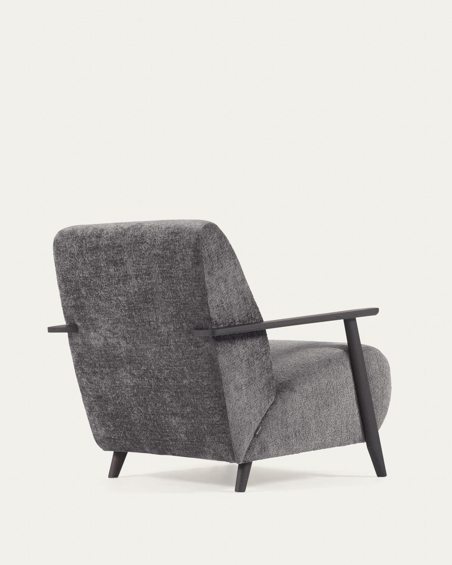 Sessel Meghan aus grauer Chenille und Holz mit Wenge-Finish in Grau präsentiert im Onlineshop von KAQTU Design AG. Sessel ist von Kave Home