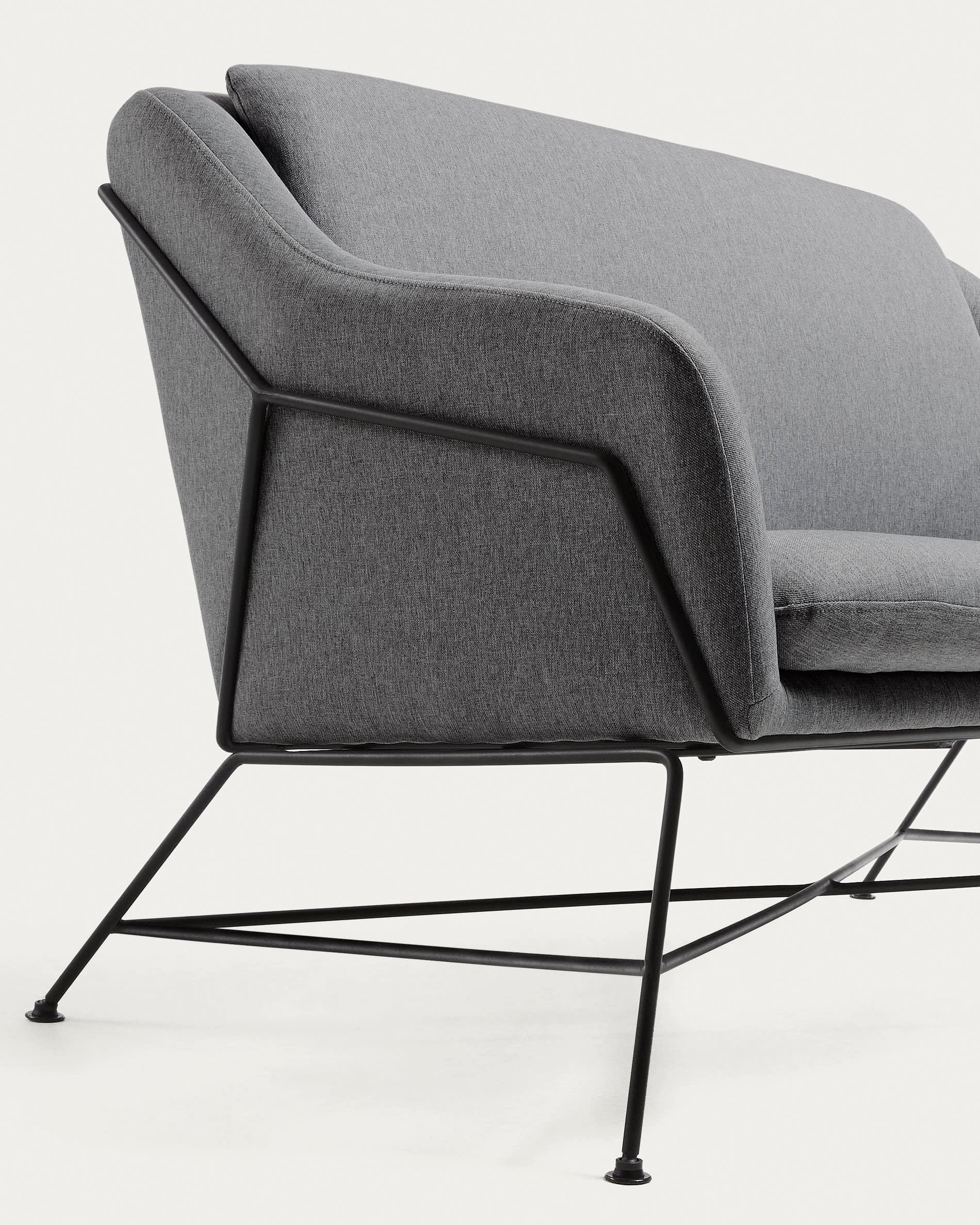 Das elegante Brida 2-Sitzer-Sofa in Dunkelgrau von Kave Home vereint Komfort und modernes Design auf kompakten 128 cm – ideal für jedes Zuhause.