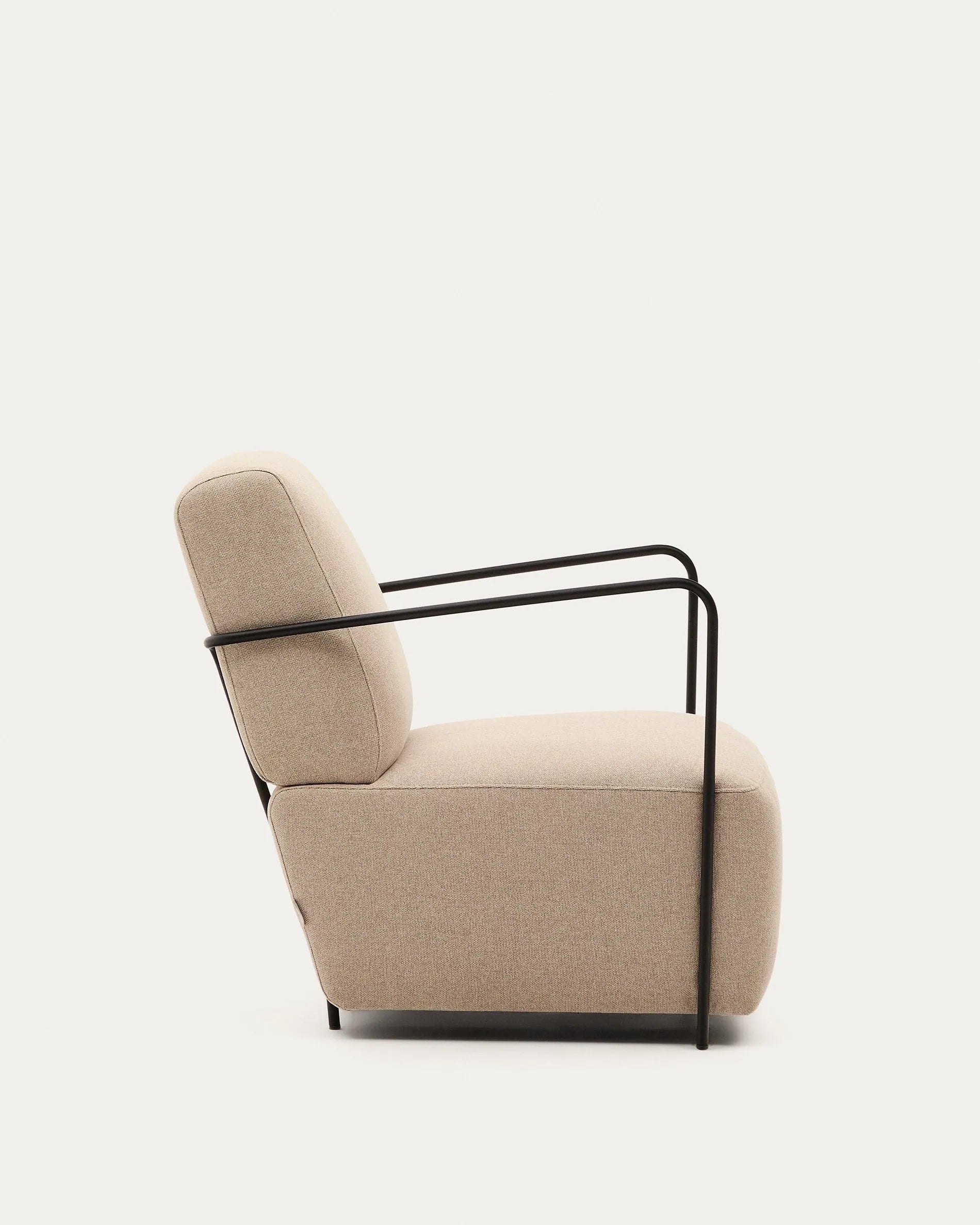 Eleganter Gamer-Sessel in Grün mit mattschwarzem Metall, ergonomisch und stilvoll für modernes Wohnen.
