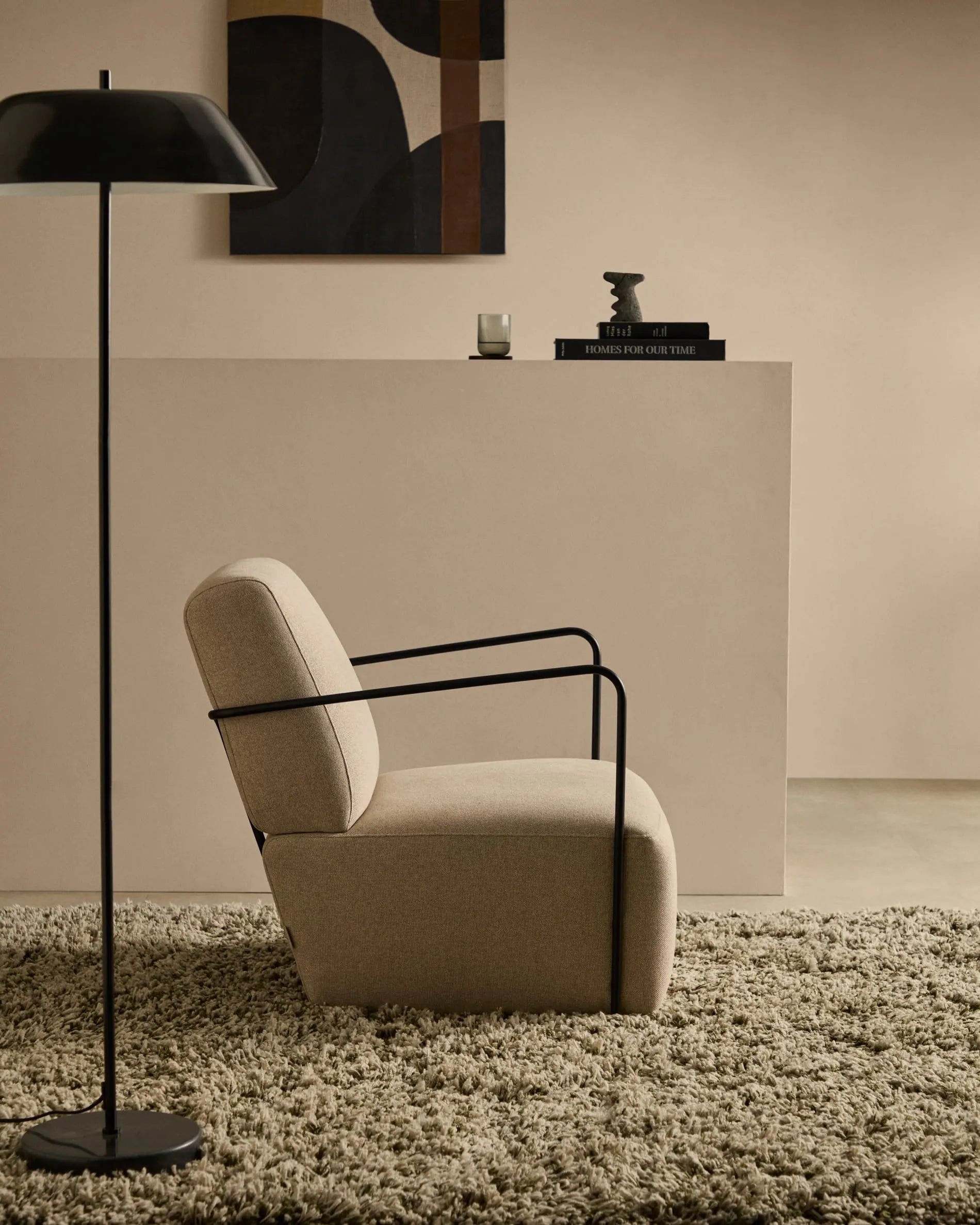Moderner Gamer-Sessel in Grün mit mattschwarzem Metall, ergonomisch und stilvoll, ideal für Gaming und Entspannung.