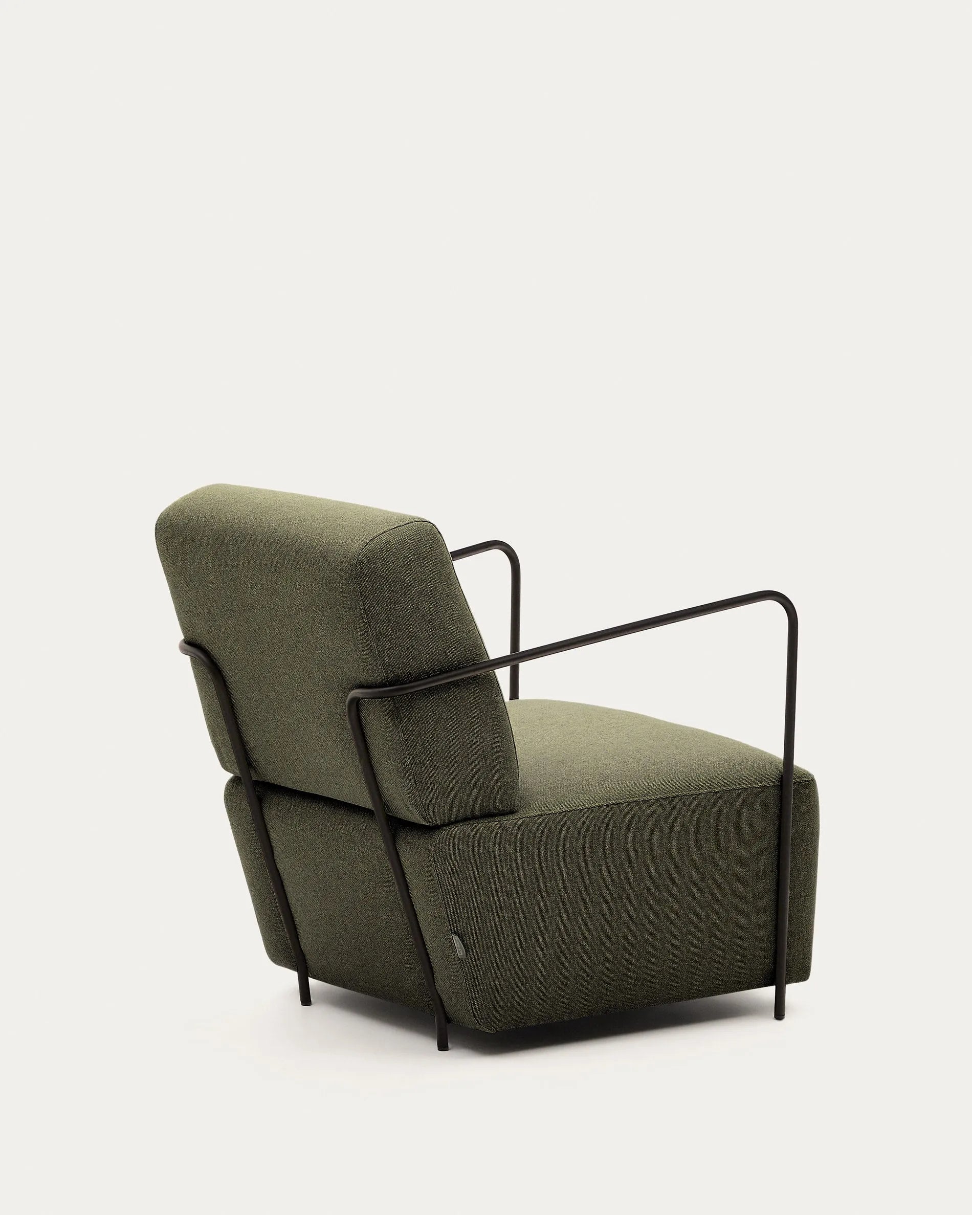 Eleganter Gamer-Sessel in Grün mit mattschwarzem Metall, ergonomisch und stilvoll für modernes Wohnen.