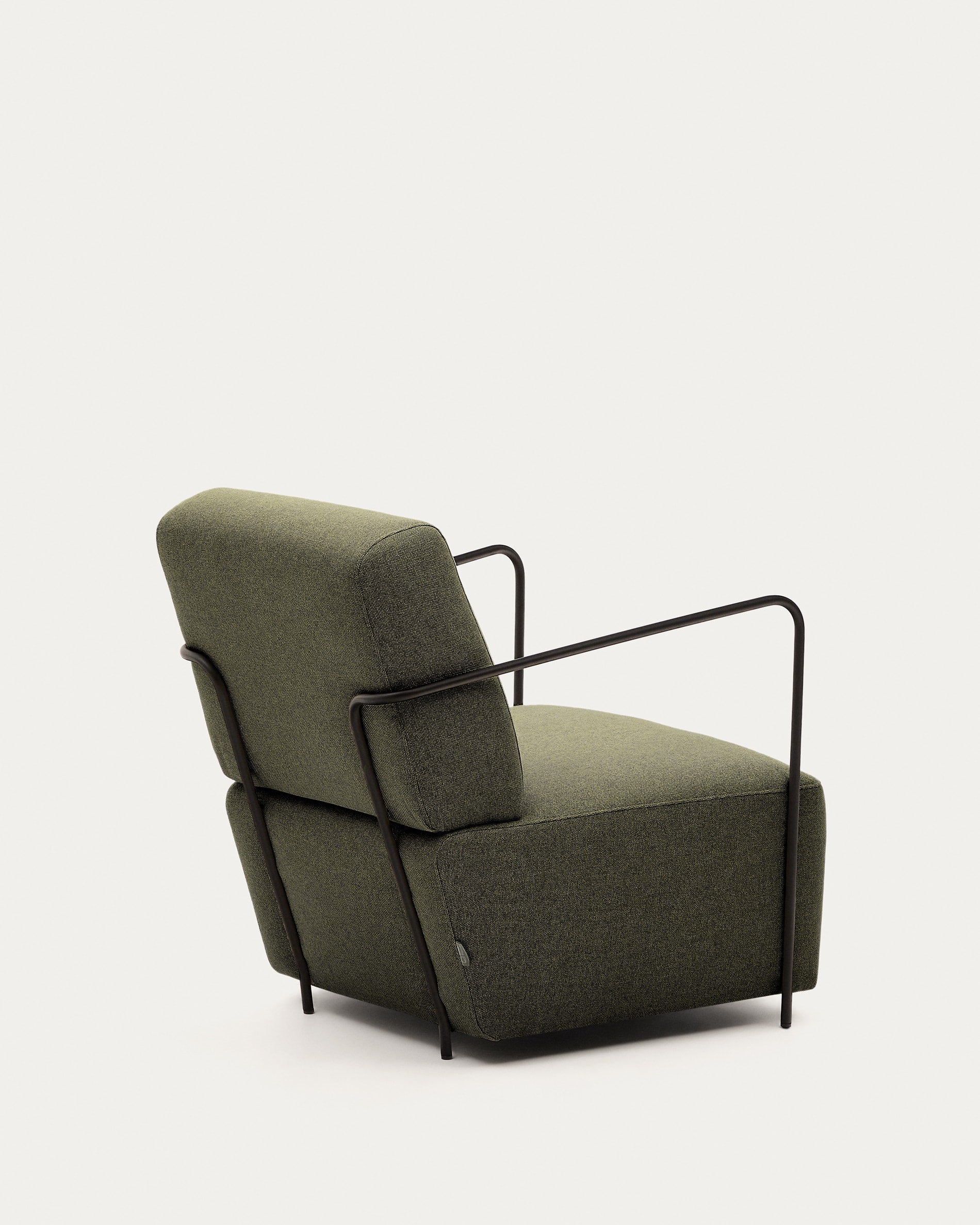 Stylischer Gaming-Sessel in Grün mit robustem Metallgestell und mattschwarzer Lackierung, ideal für langes und bequemes Spielen.