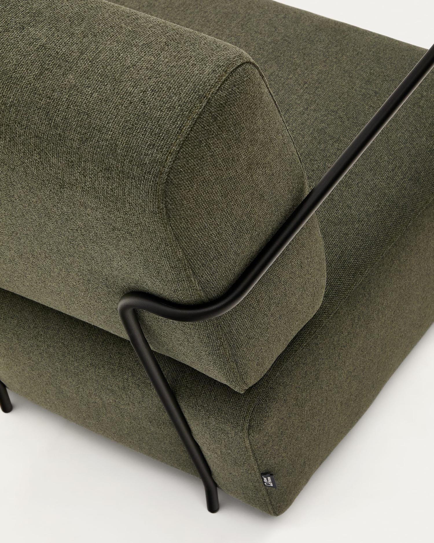Stylischer Gaming-Sessel in Grün mit robustem Metallgestell und mattschwarzer Lackierung, ideal für langes und bequemes Spielen.