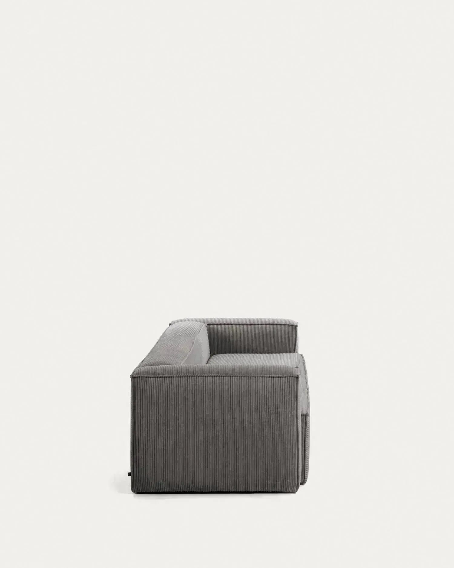 Blok 3-Sitzer-Sofa breiter Cord grau 240 cm in Grau präsentiert im Onlineshop von KAQTU Design AG. 3er Sofa ist von Kave Home